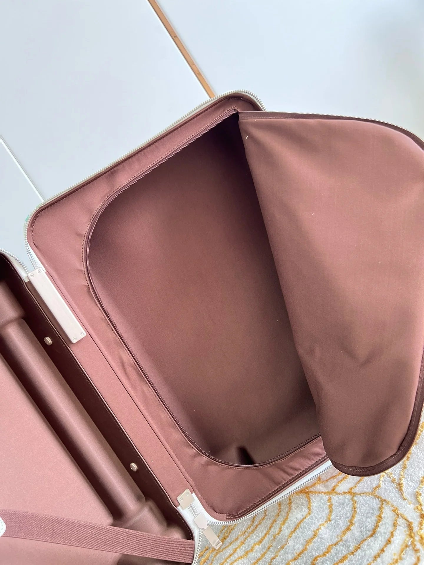 LV LUGGAGE