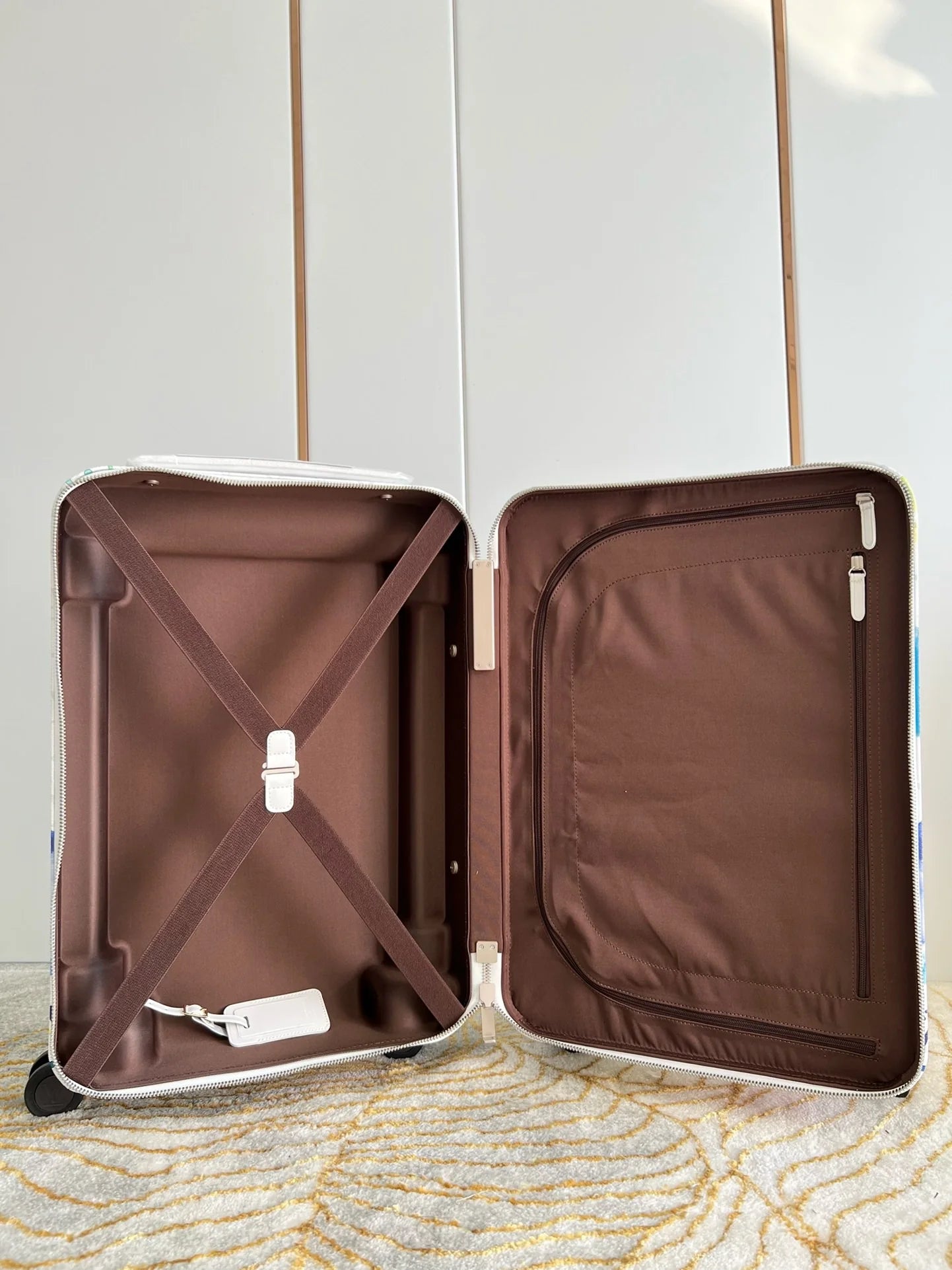 LV LUGGAGE