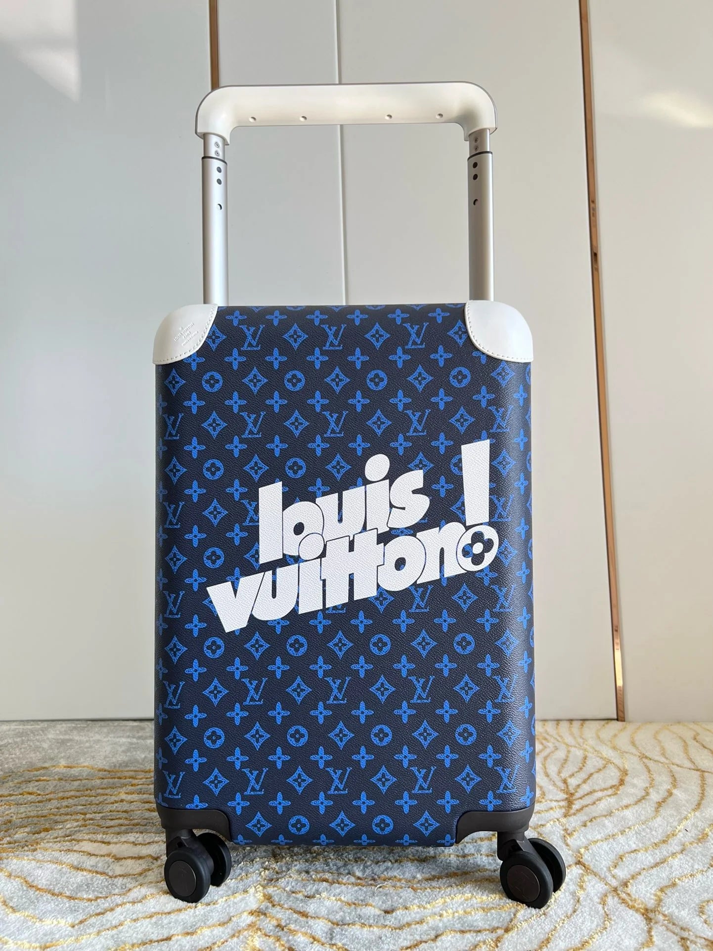 LV LUGGAGE