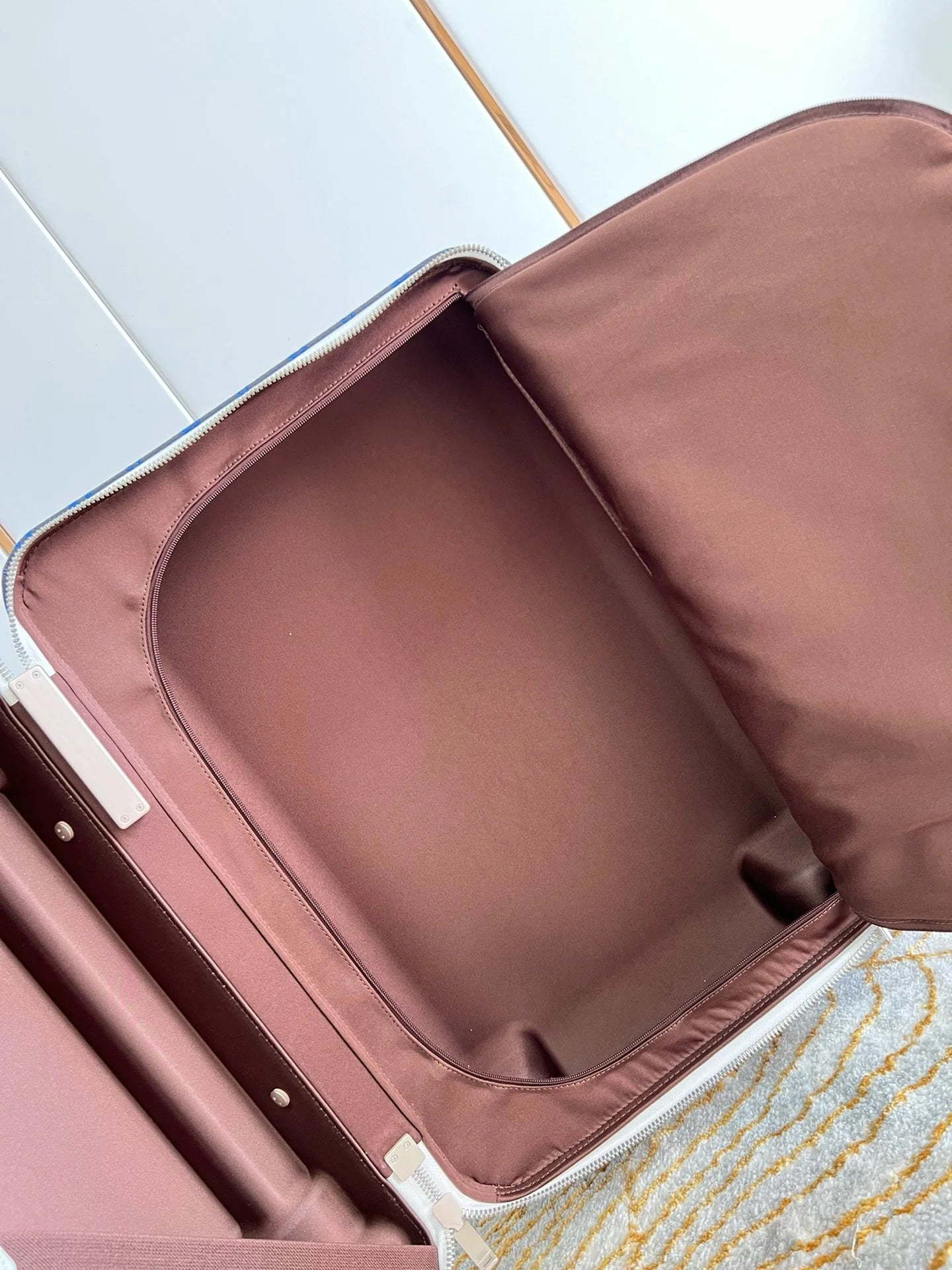 LV LUGGAGE