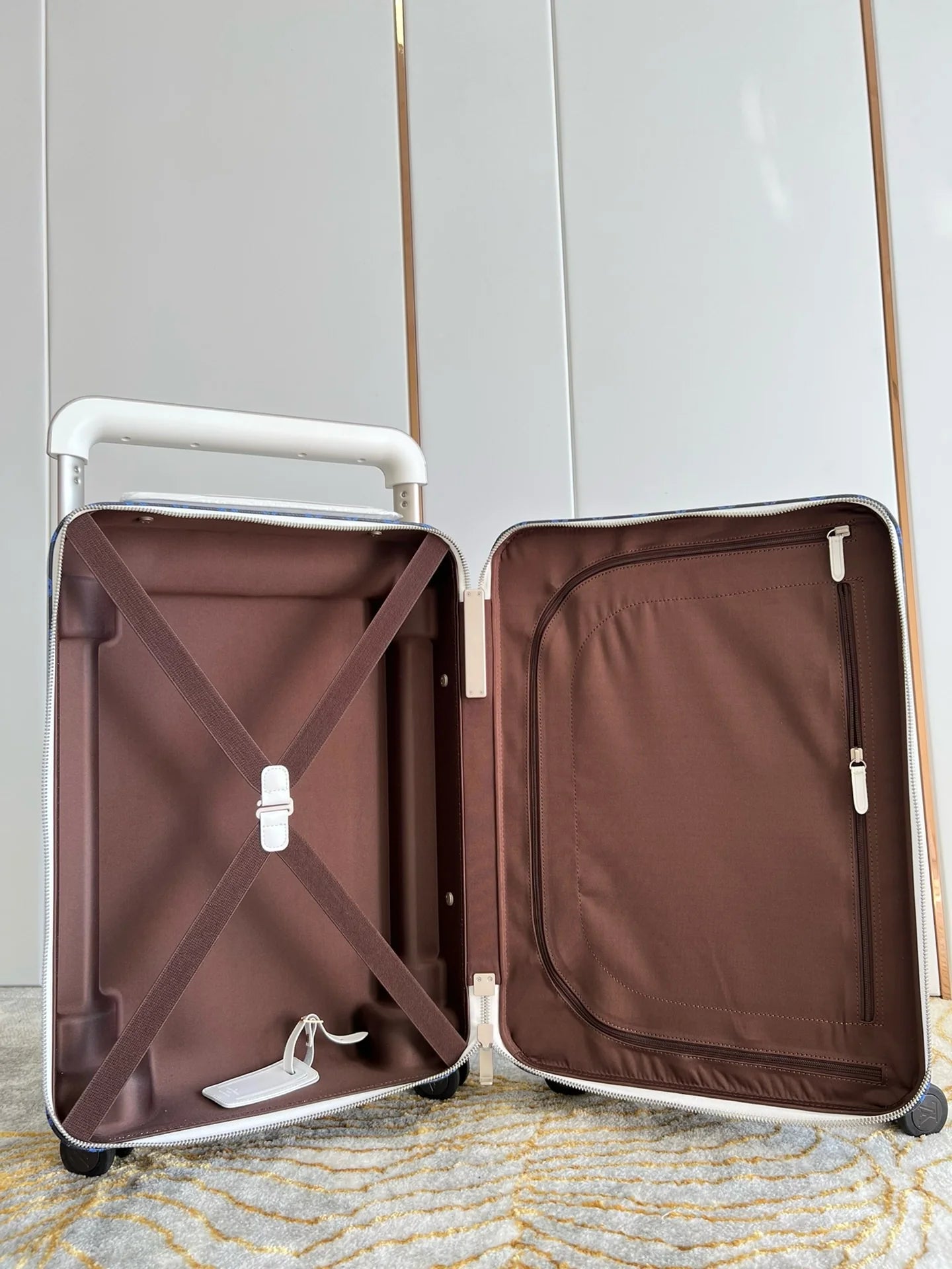 LV LUGGAGE
