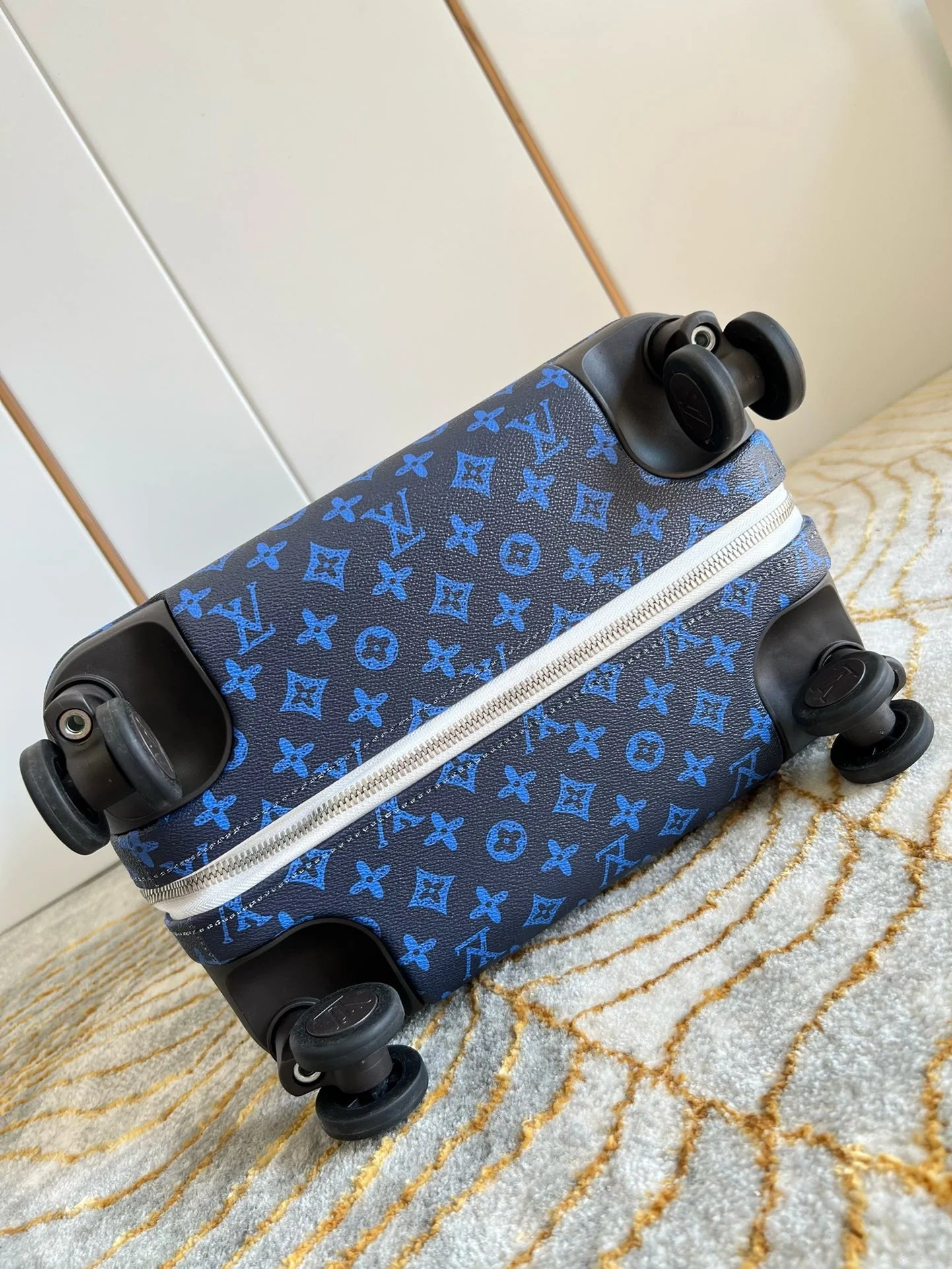 LV LUGGAGE