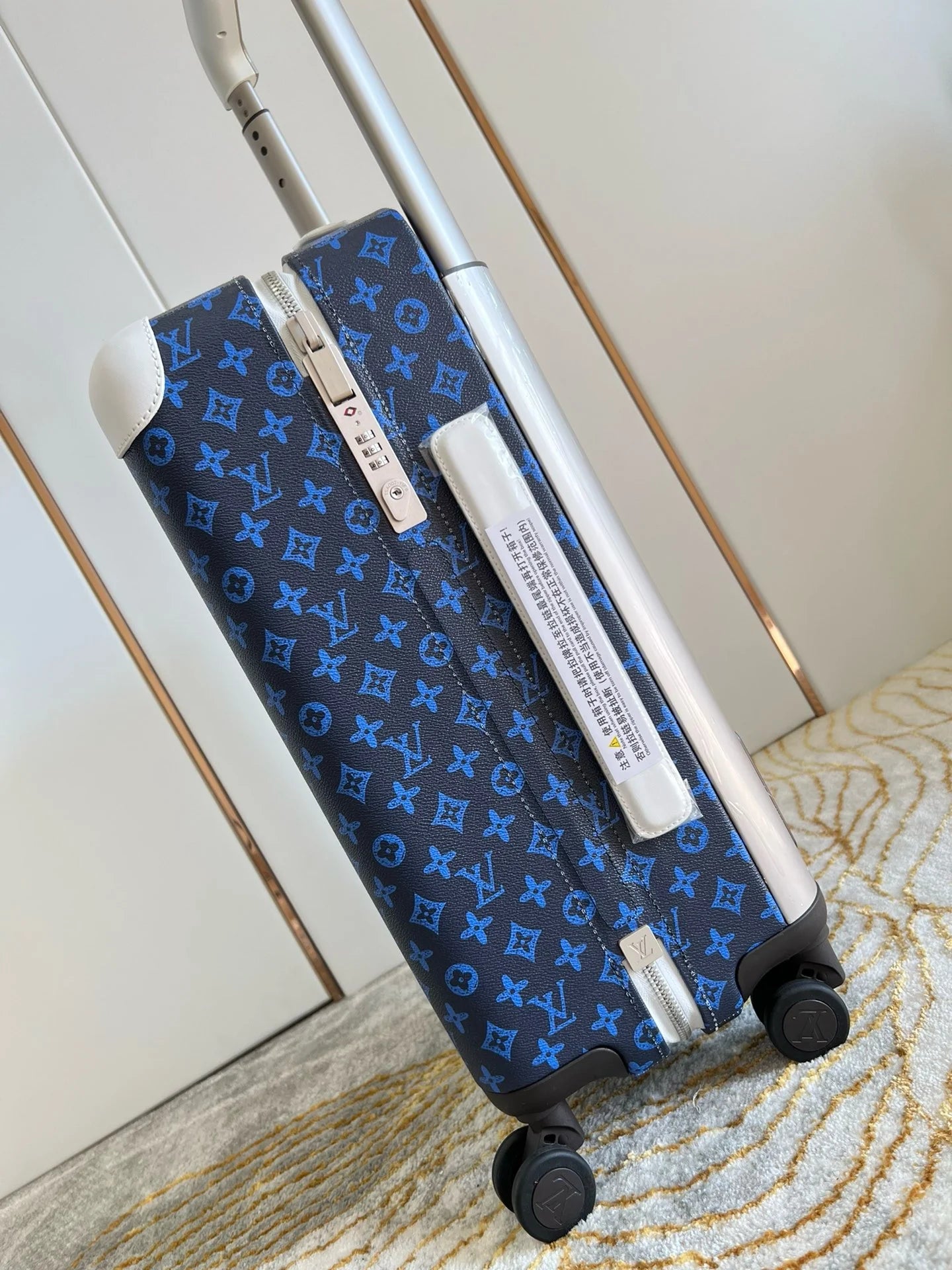 LV LUGGAGE
