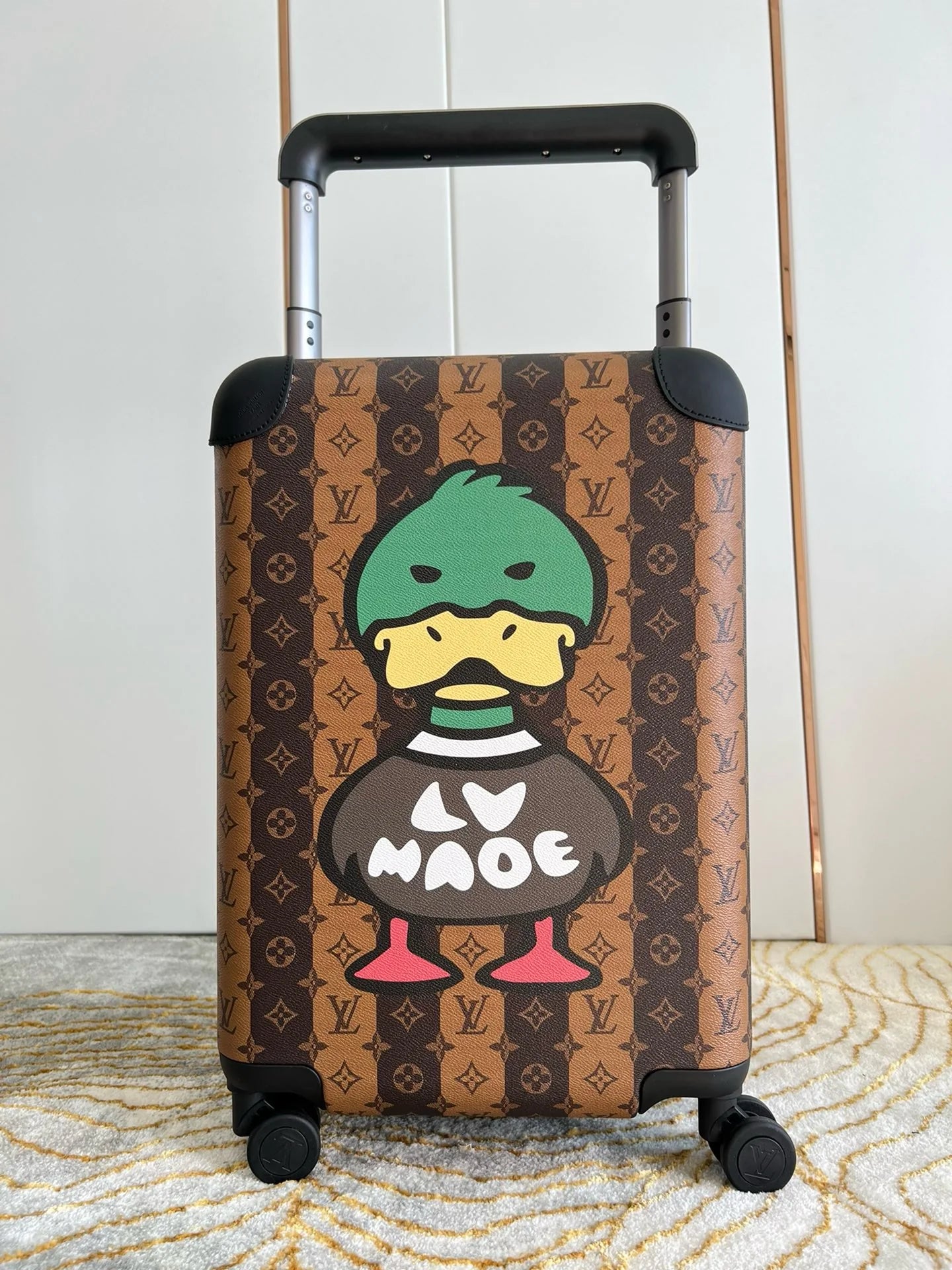 LV LUGGAGE