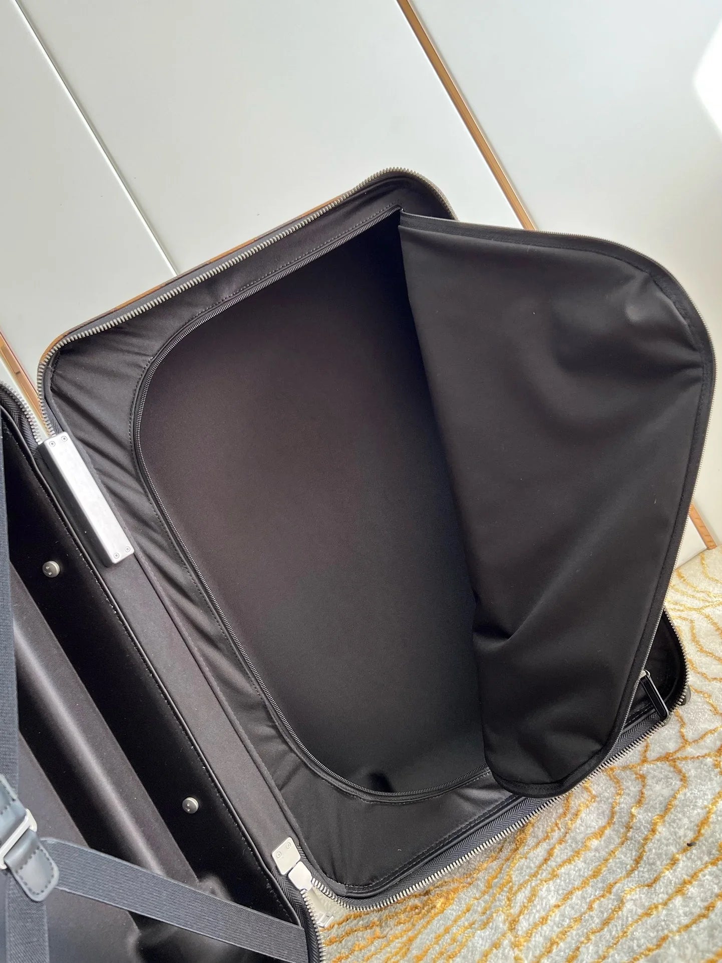 LV LUGGAGE