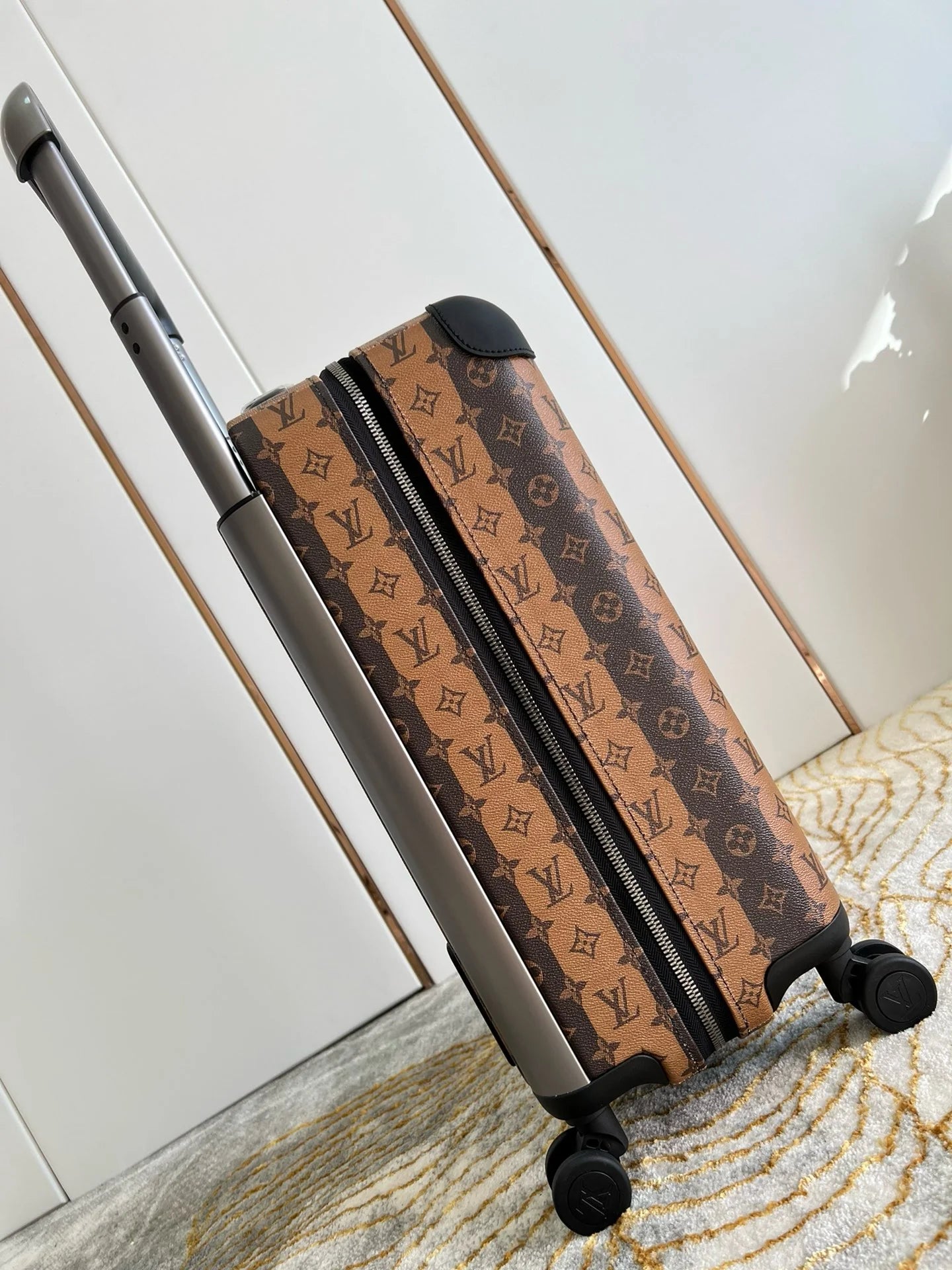 LV LUGGAGE