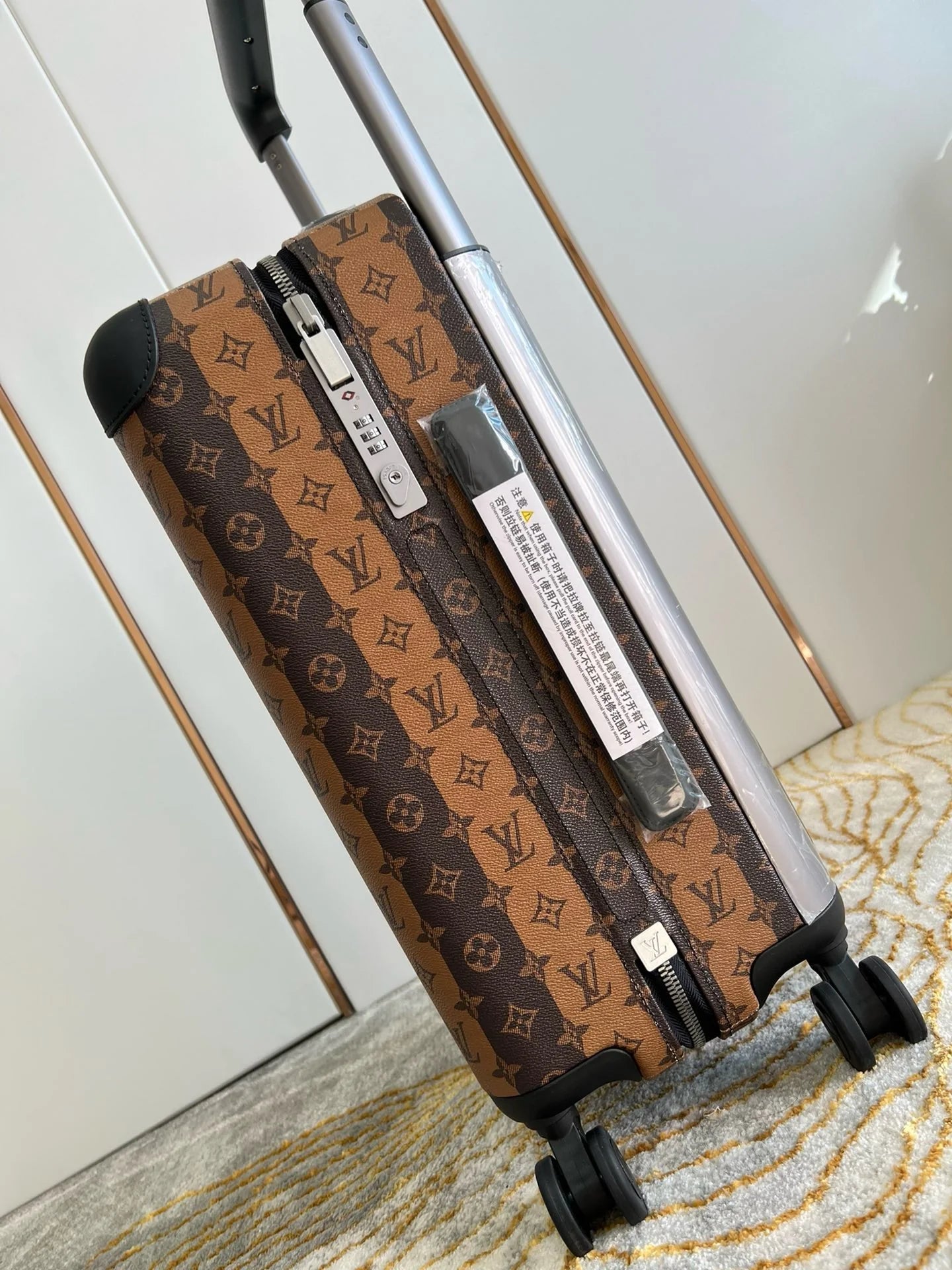 LV LUGGAGE