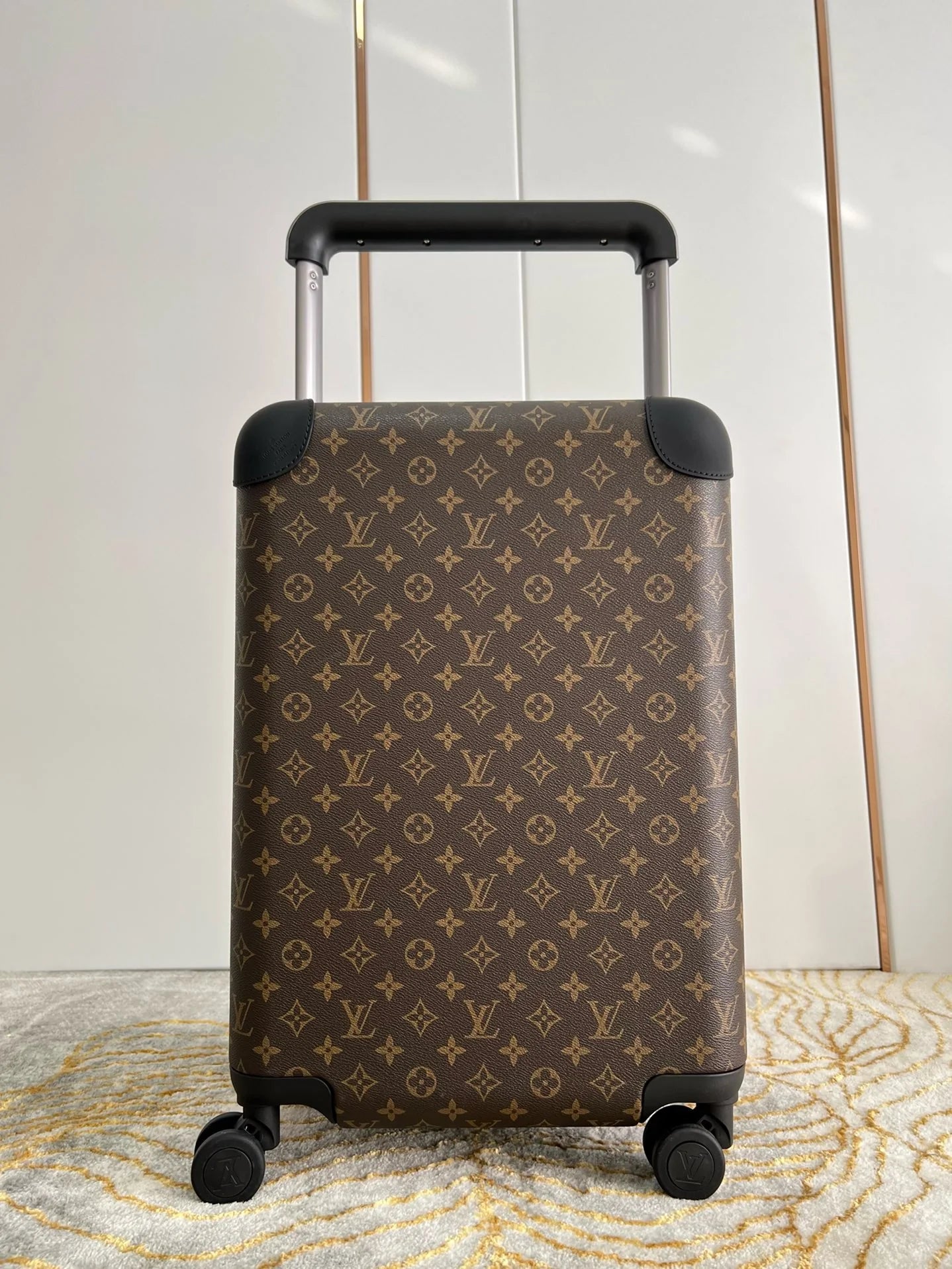 LV LUGGAGE