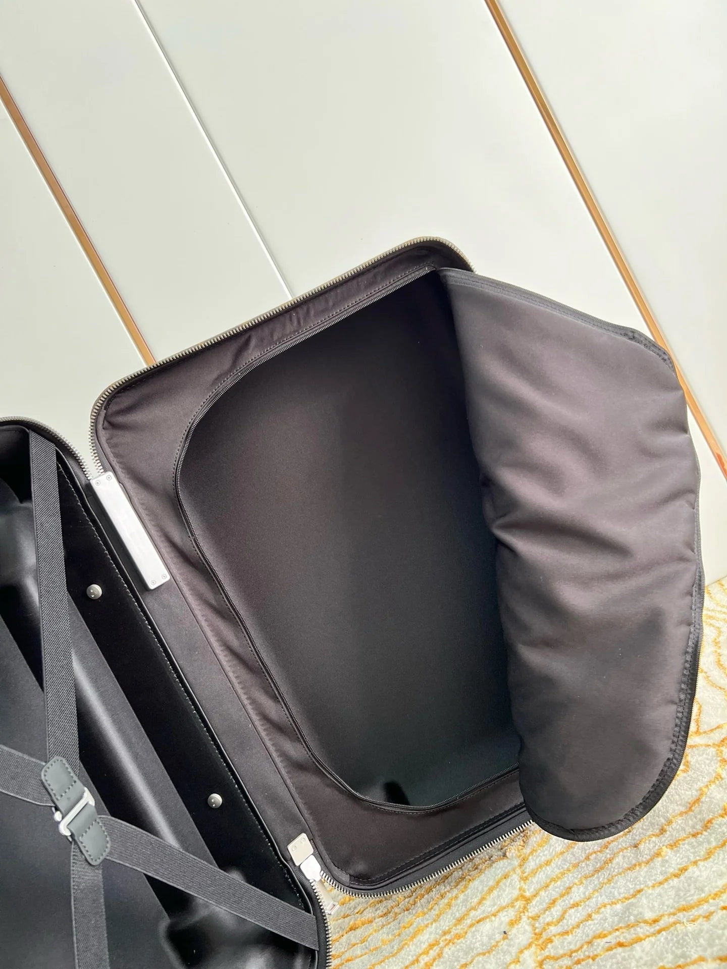 LV LUGGAGE