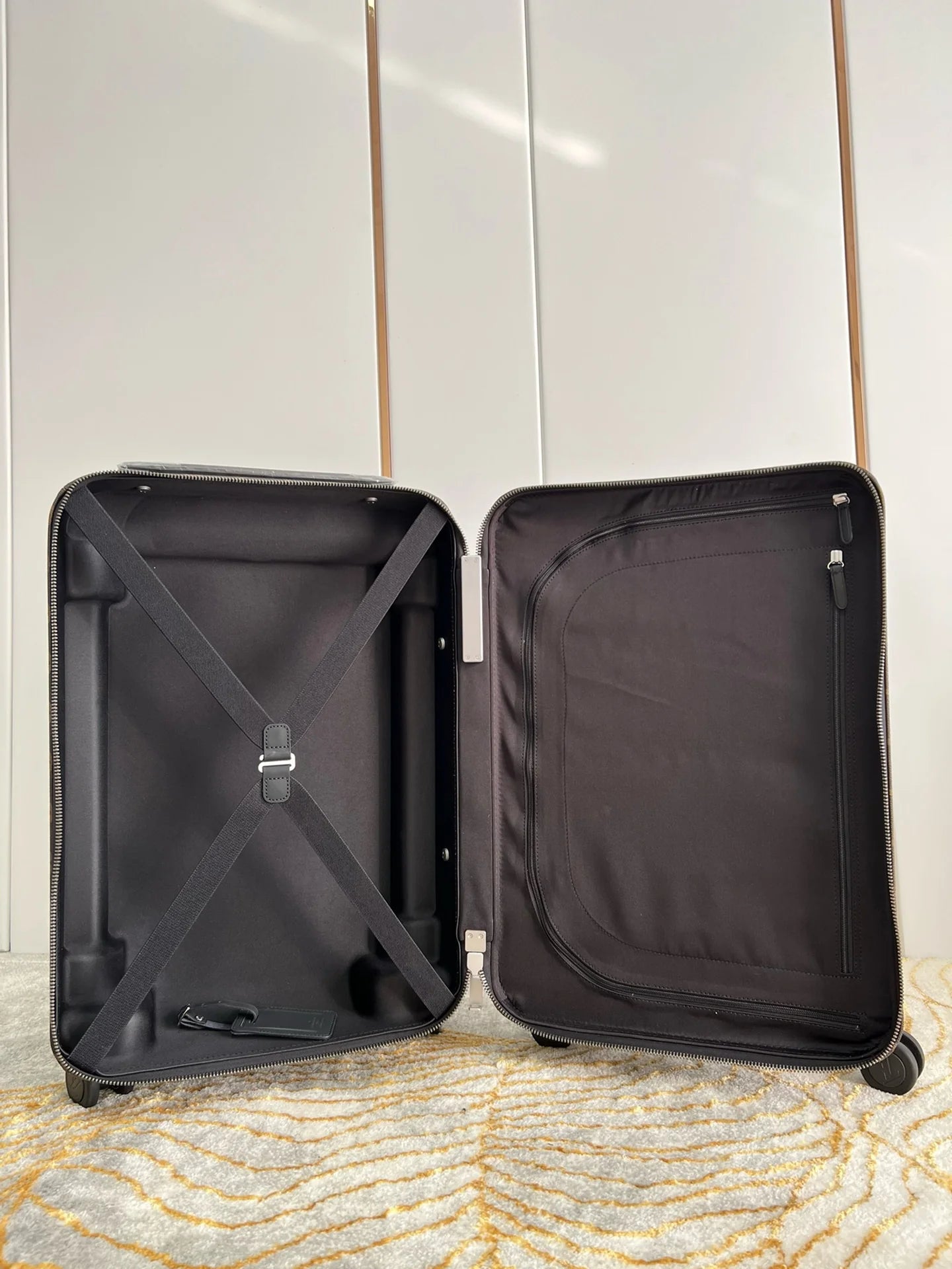 LV LUGGAGE