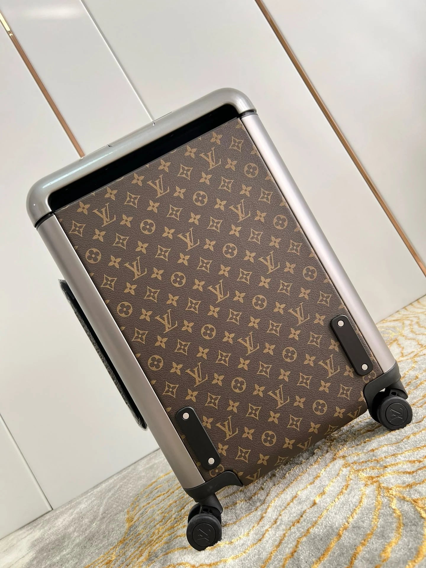 LV LUGGAGE