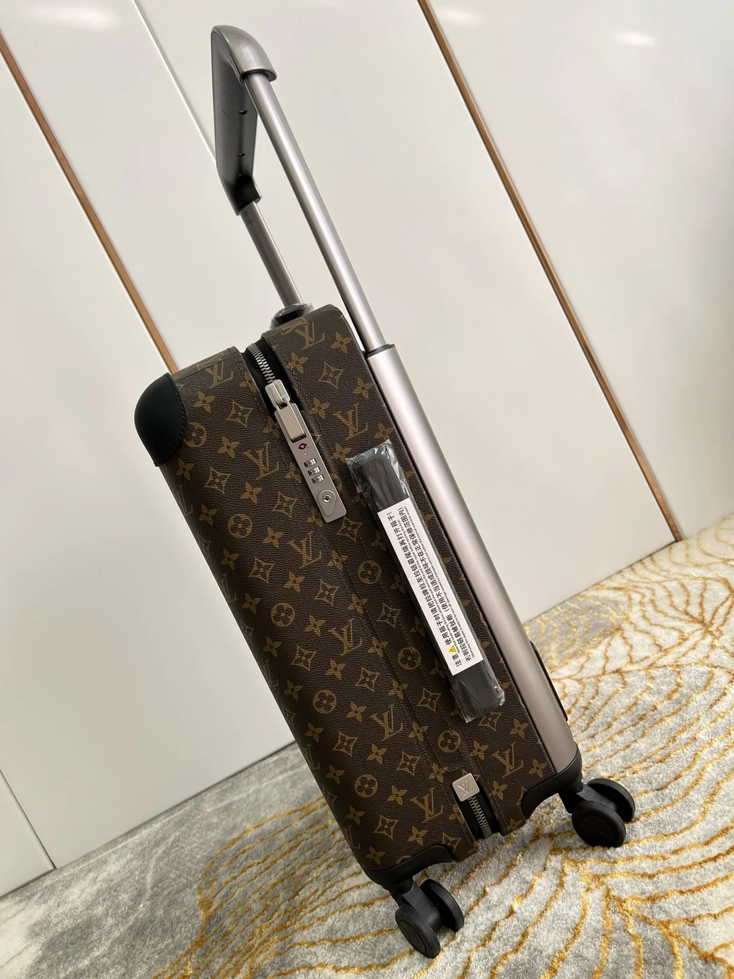 LV LUGGAGE