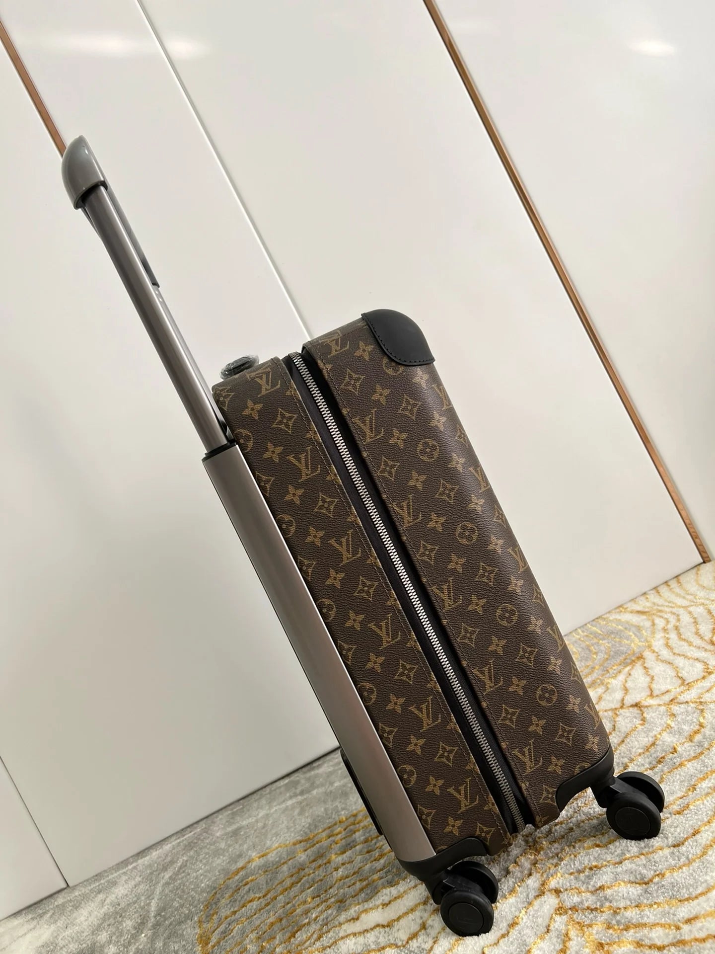 LV LUGGAGE