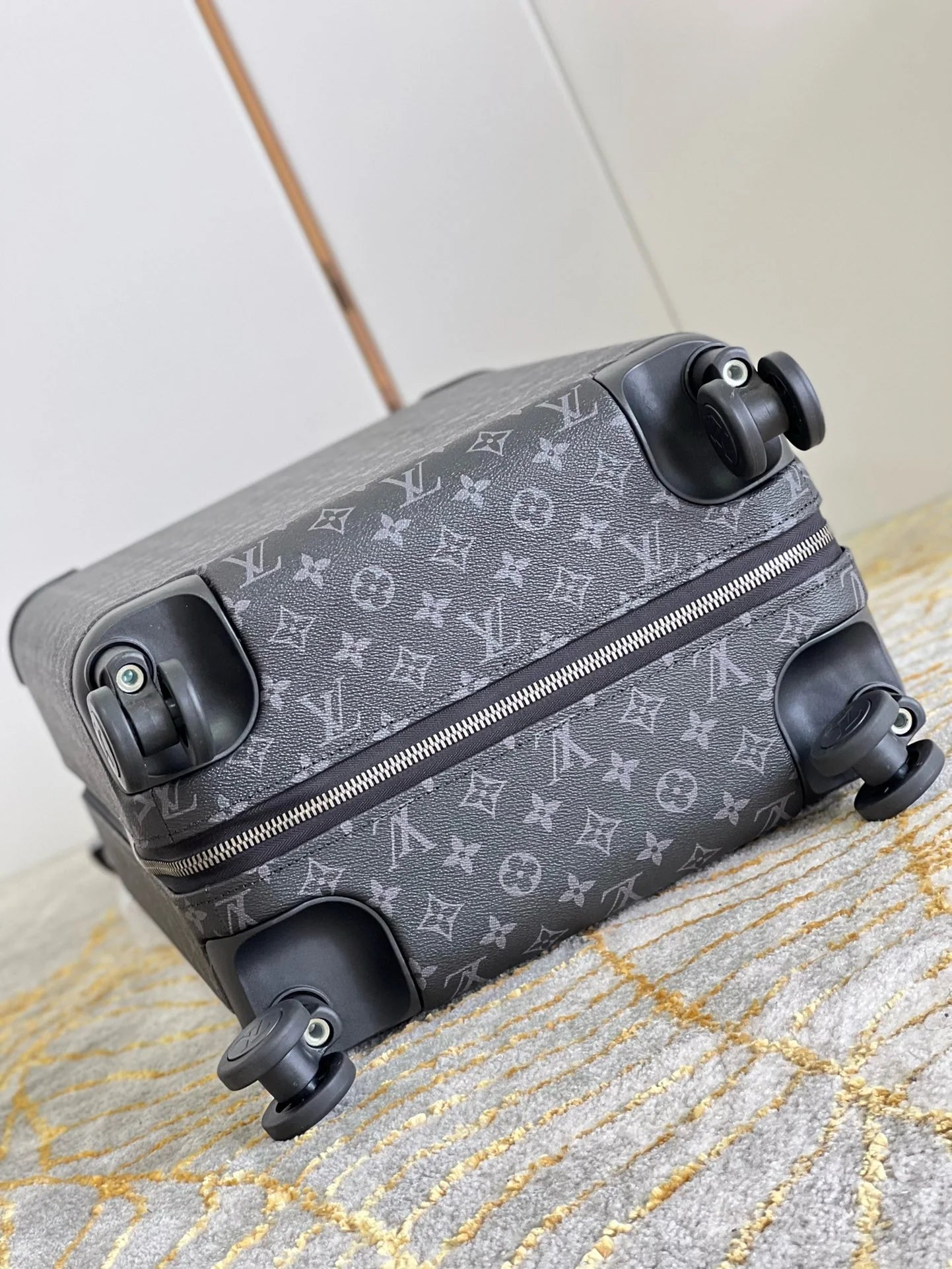 LV LUGGAGE