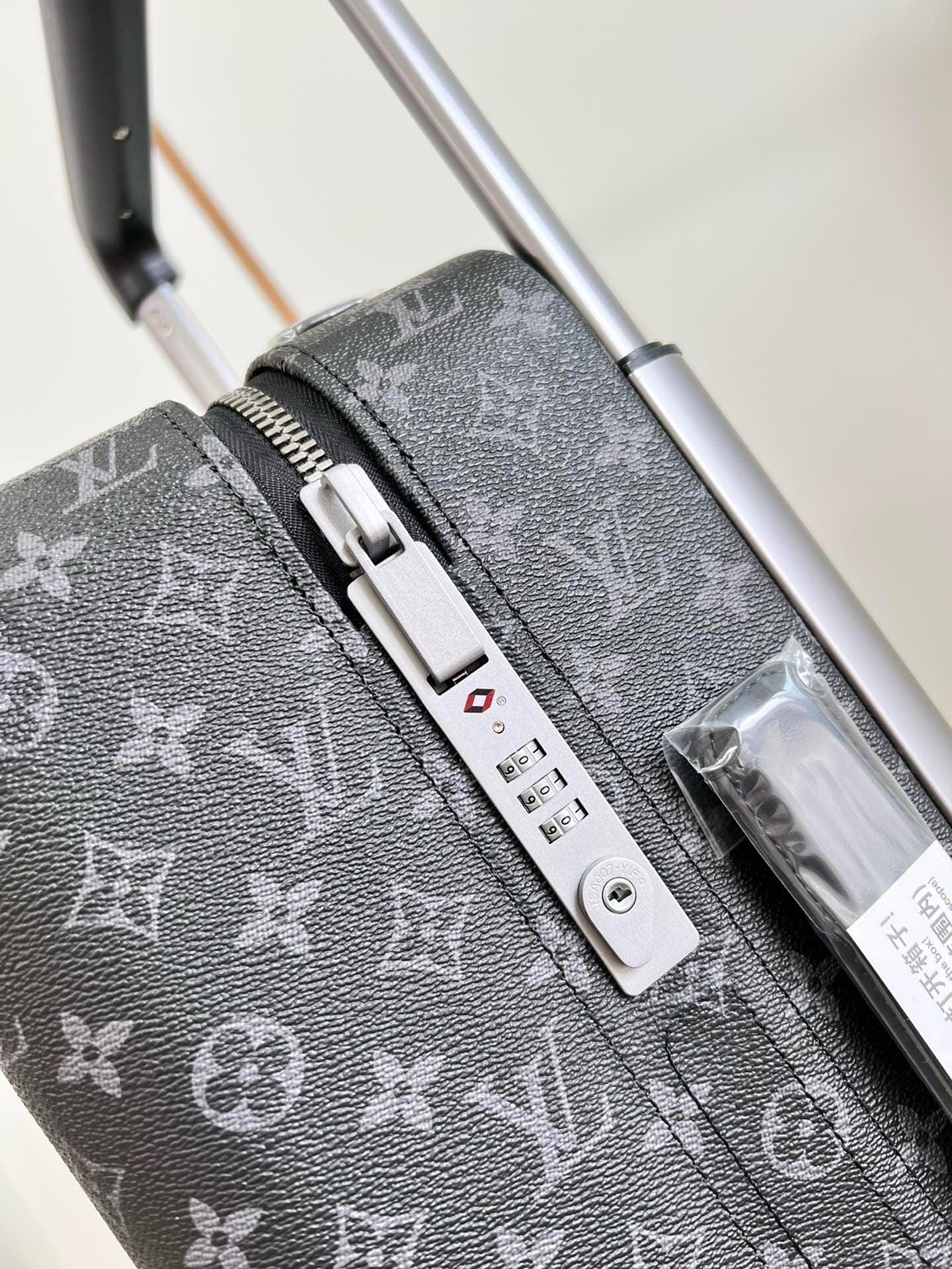 LV LUGGAGE
