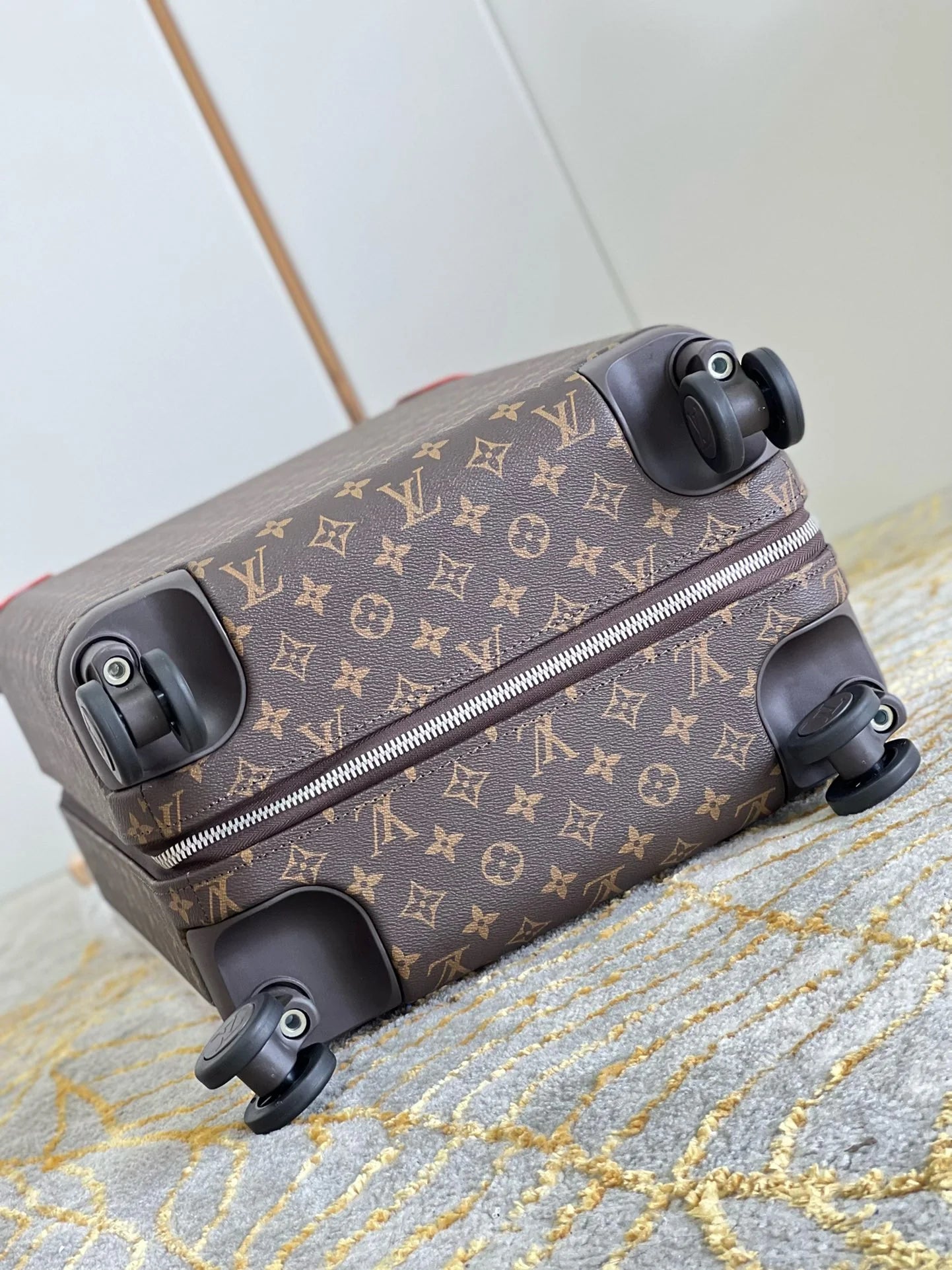 LV LUGGAGE