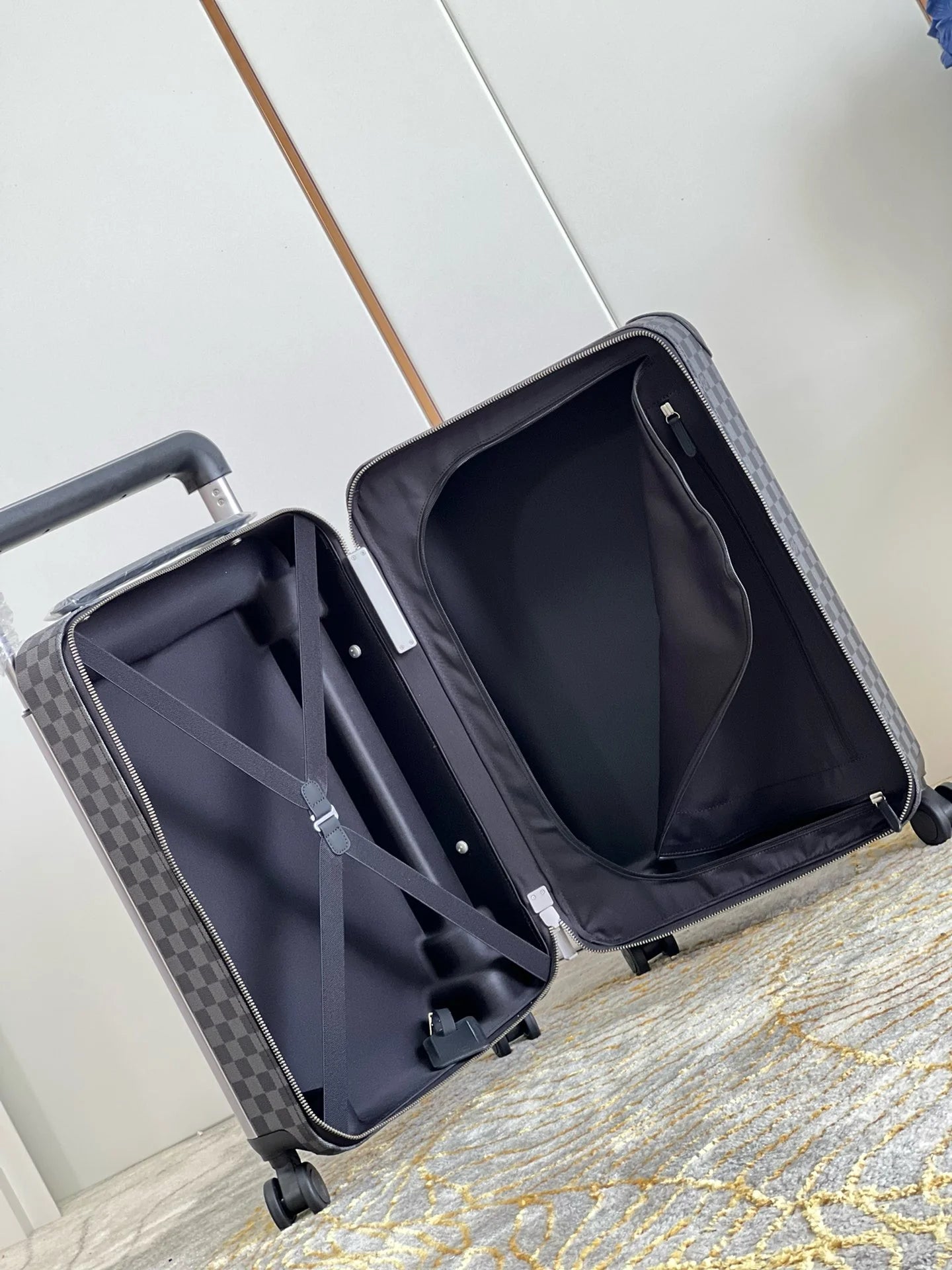 LV LUGGAGE