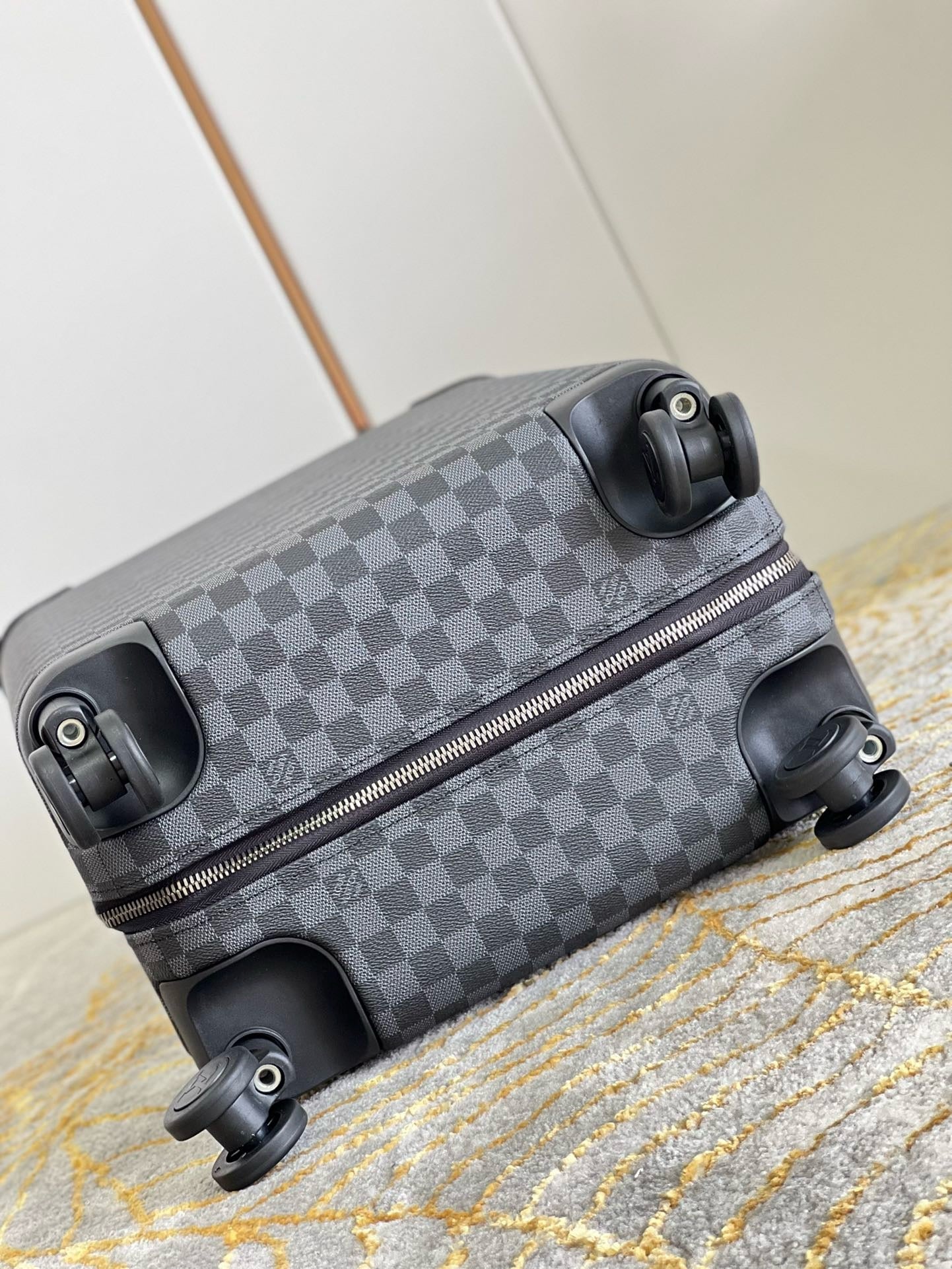 LV LUGGAGE