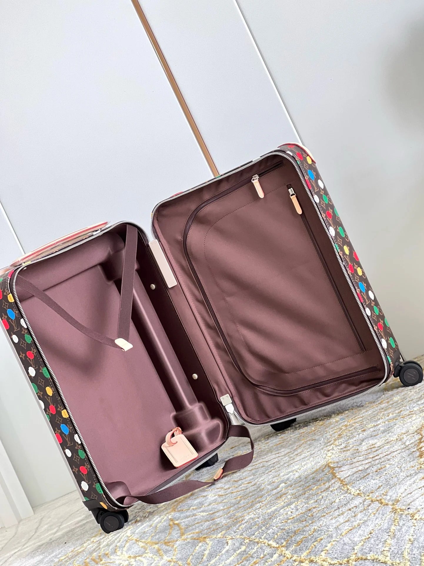 LV LUGGAGE