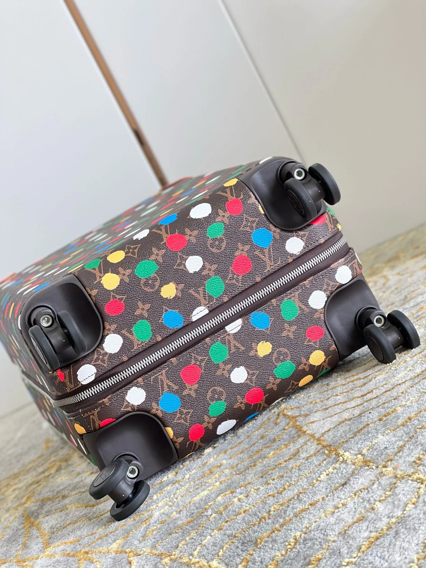 LV LUGGAGE