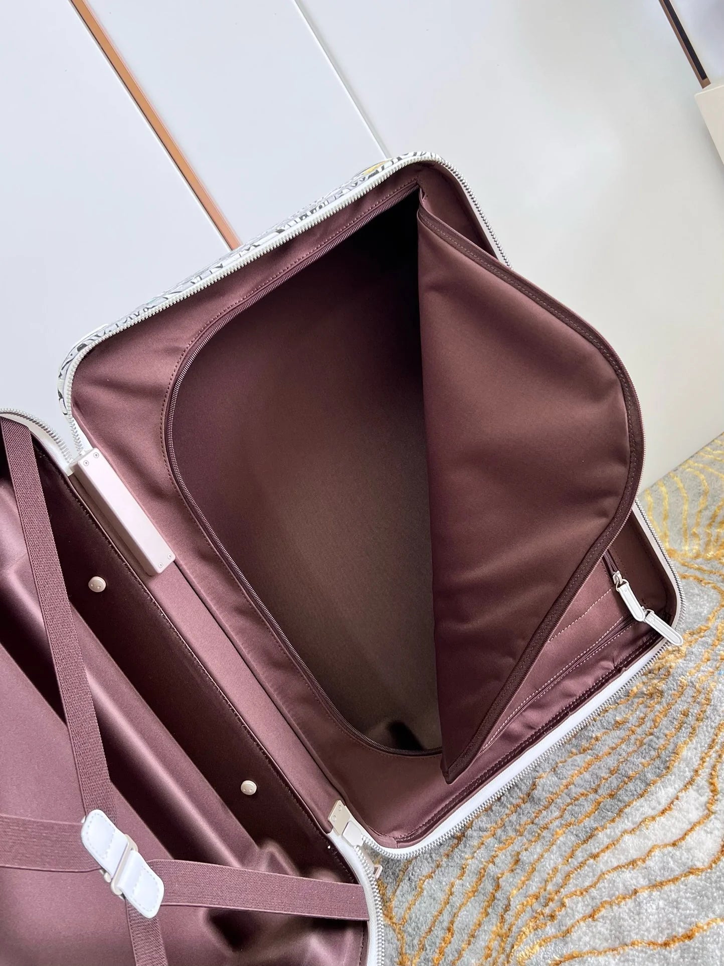 LV LUGGAGE