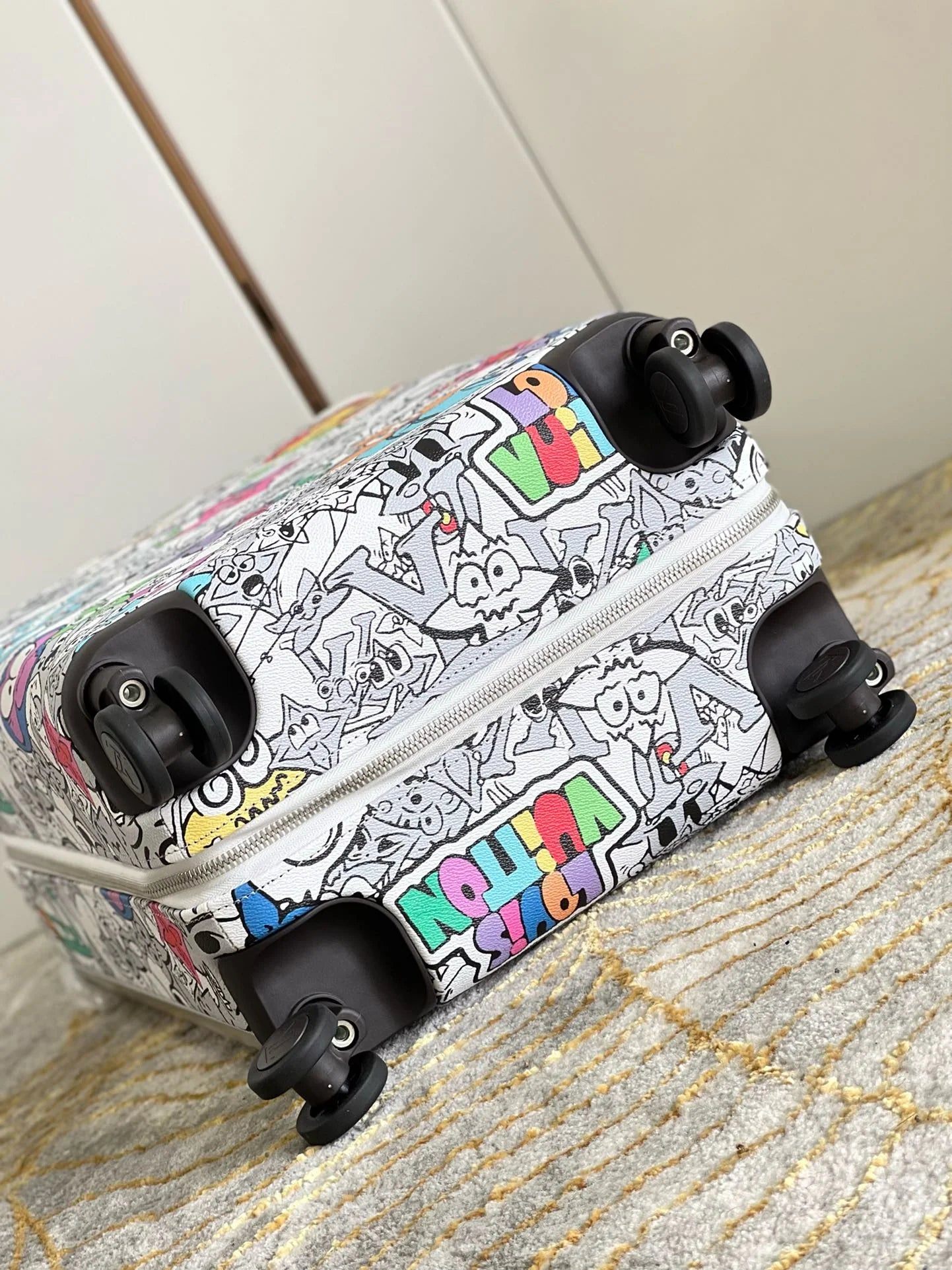 LV LUGGAGE