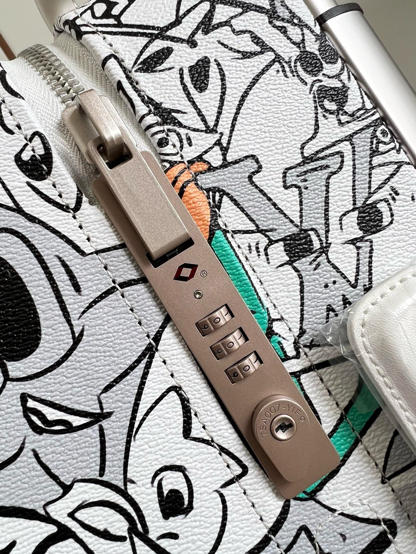 LV LUGGAGE