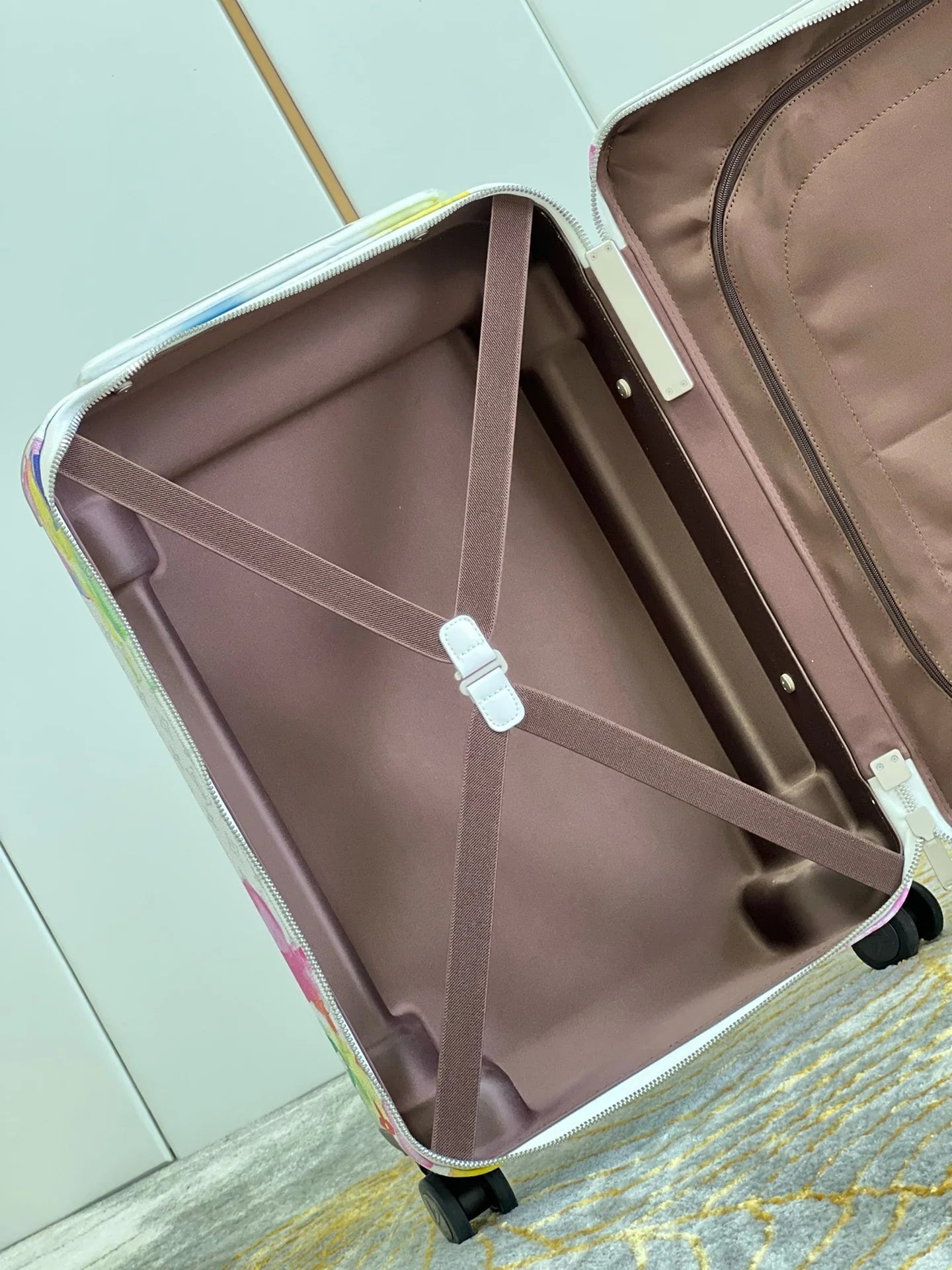 LV LUGGAGE