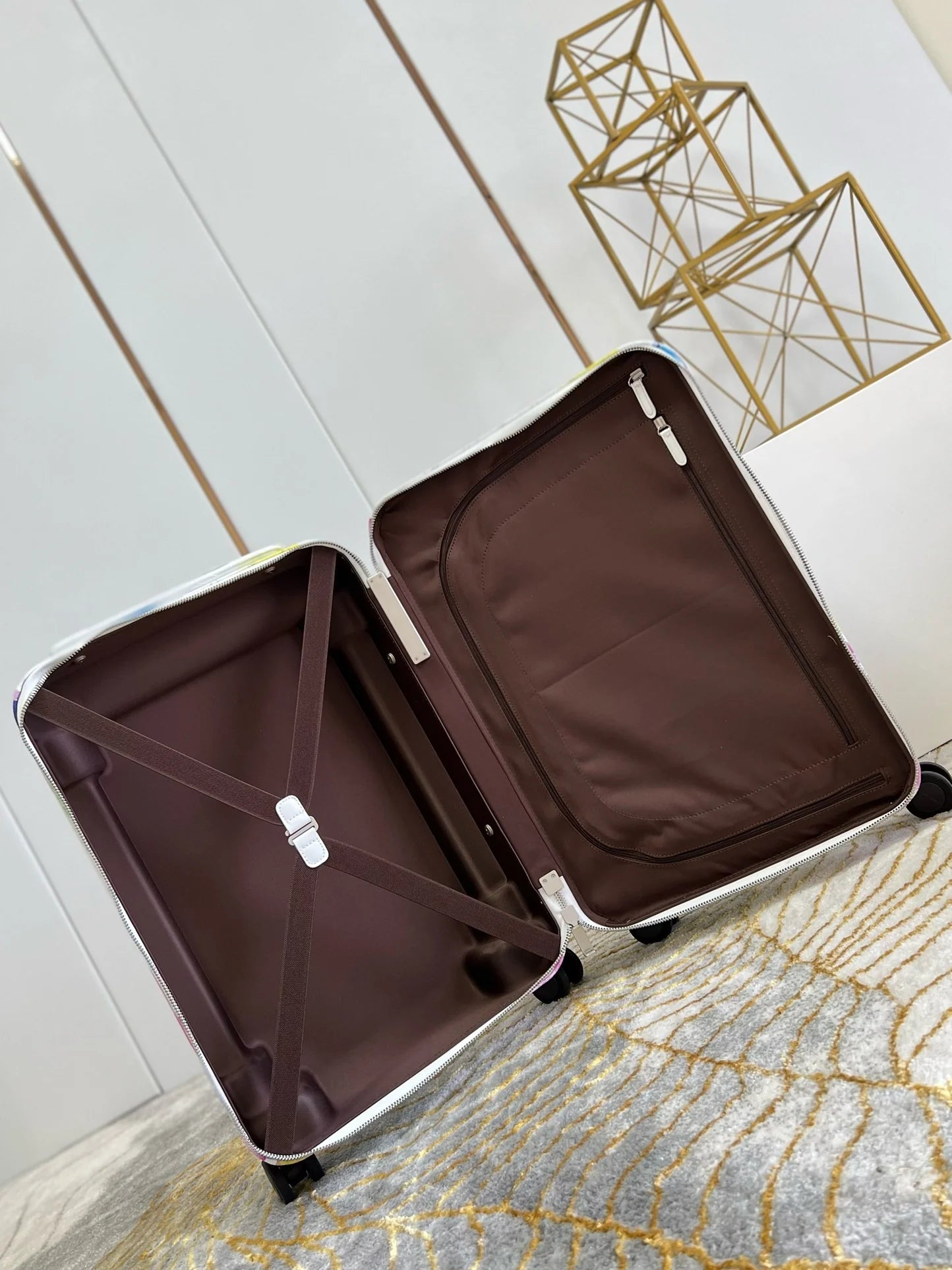 LV LUGGAGE