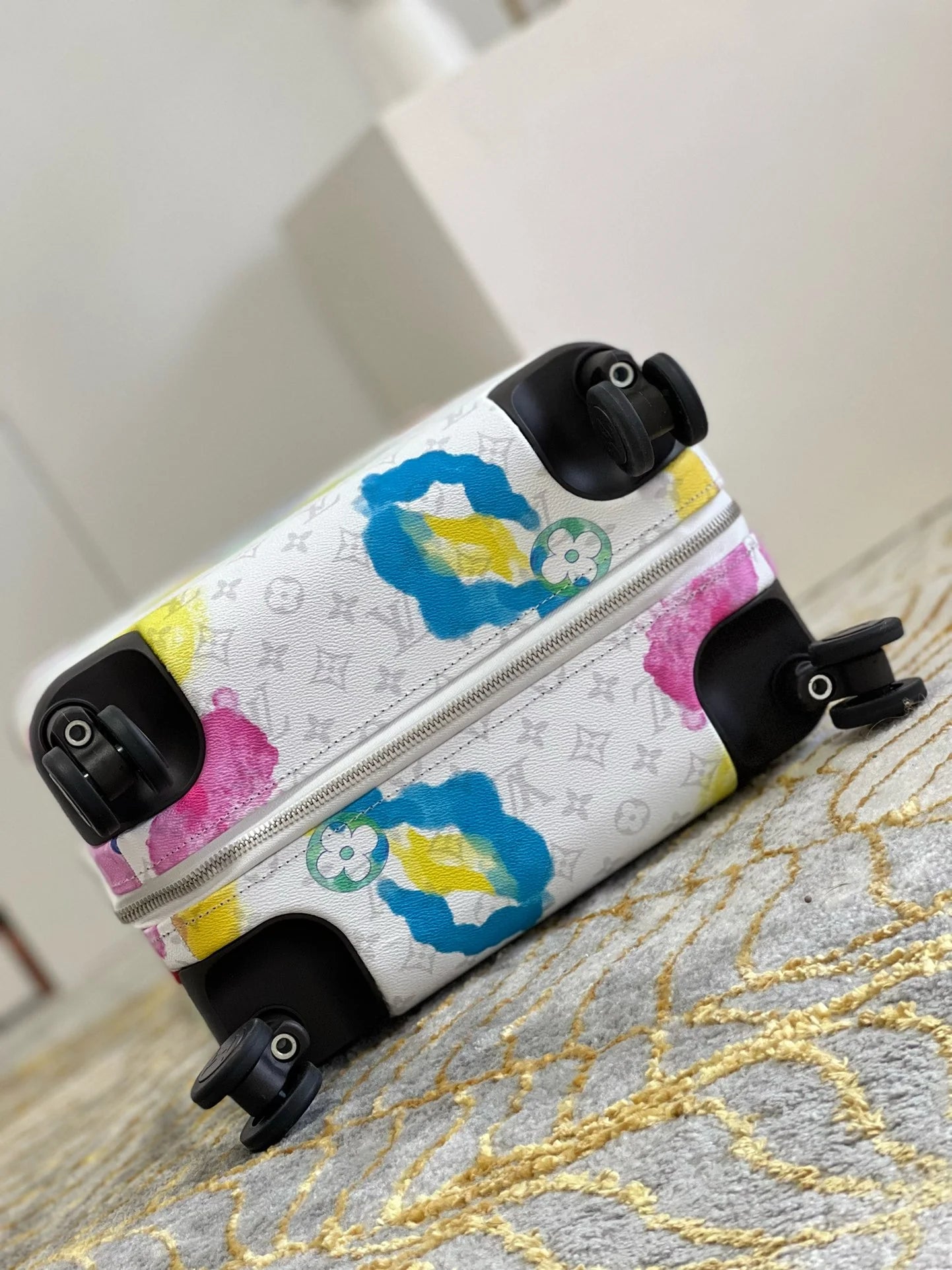 LV LUGGAGE