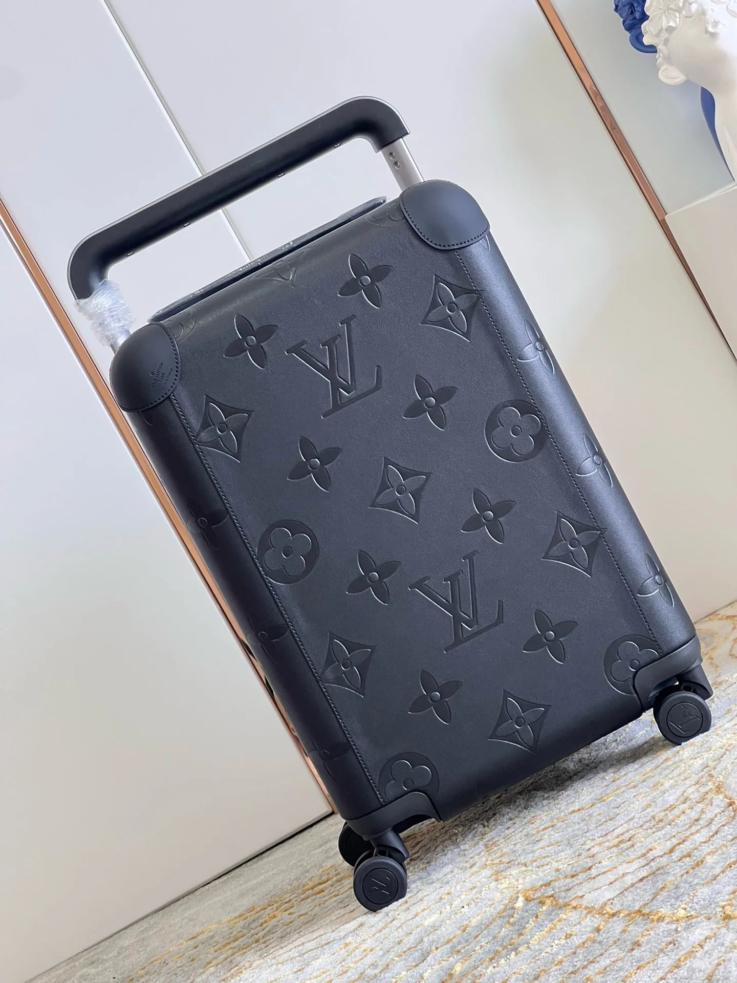 LV LUGGAGE