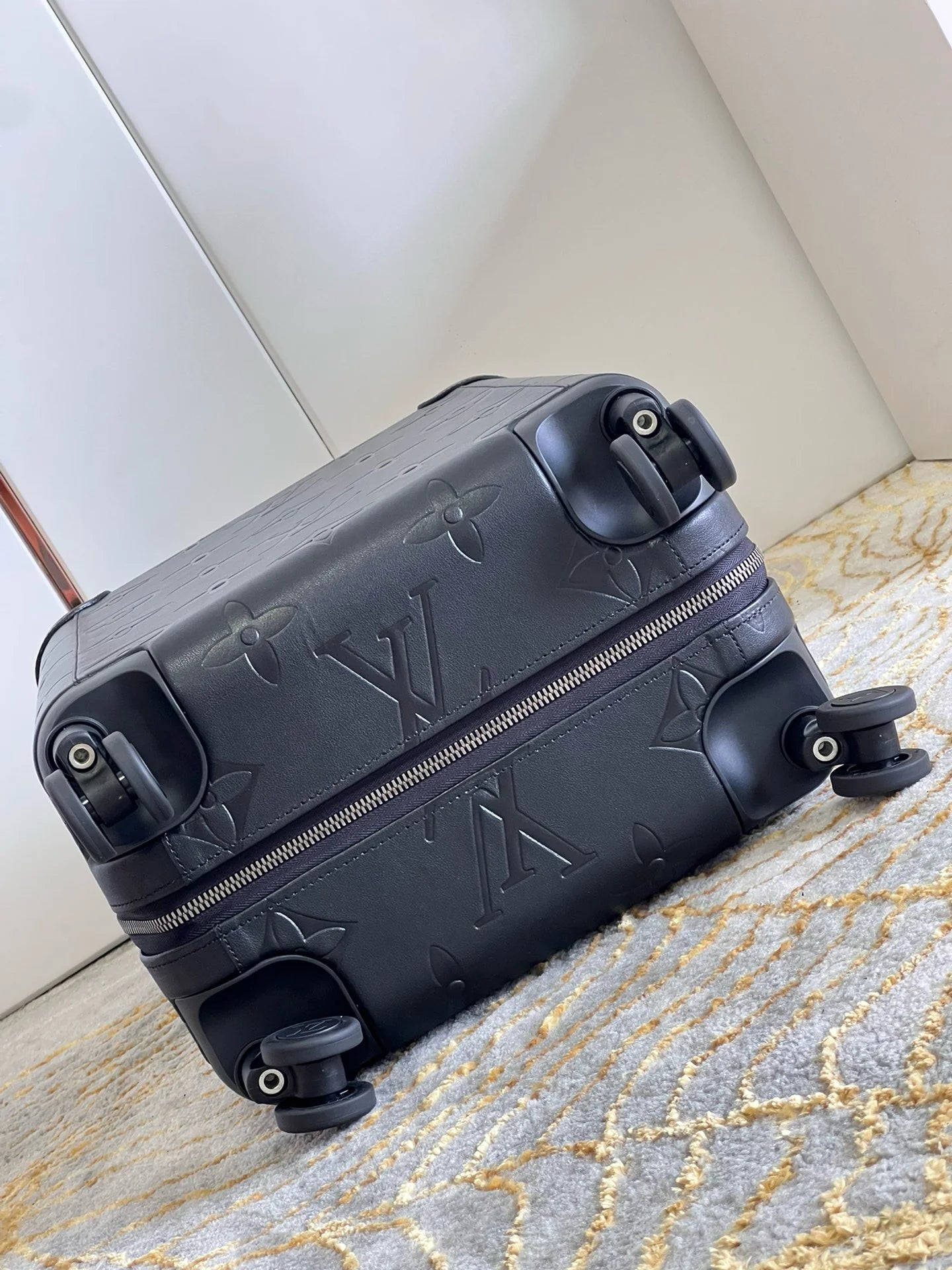 LV LUGGAGE