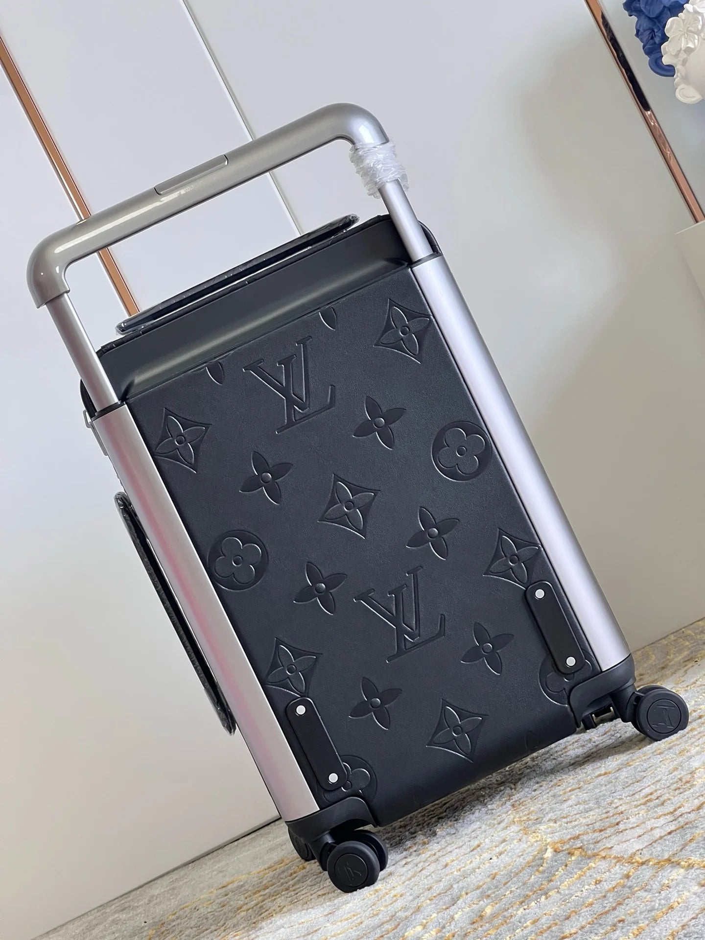LV LUGGAGE