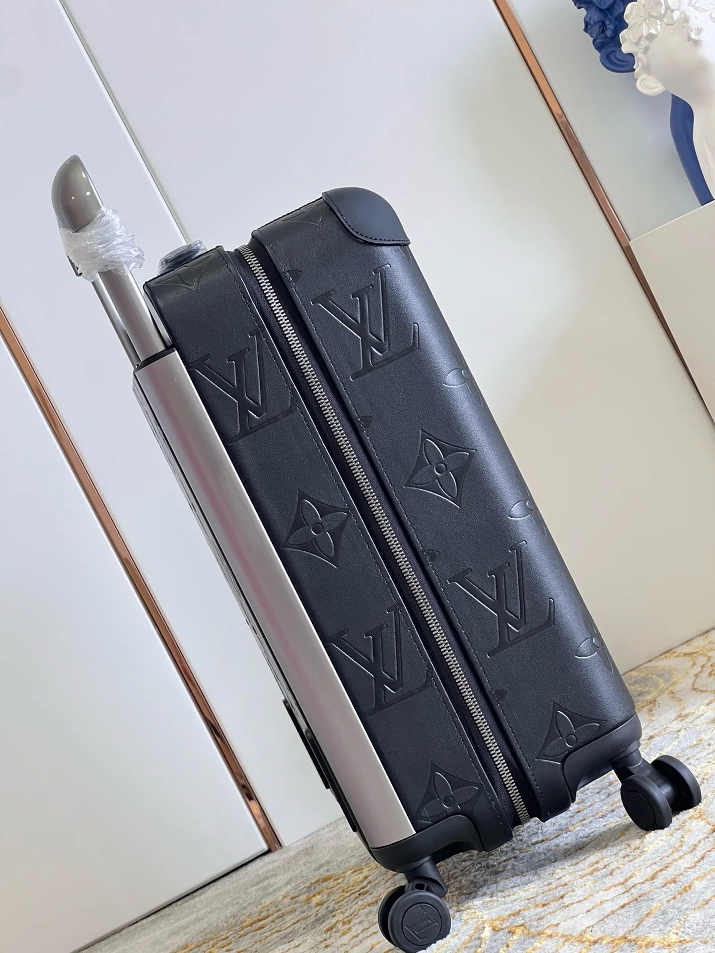 LV LUGGAGE