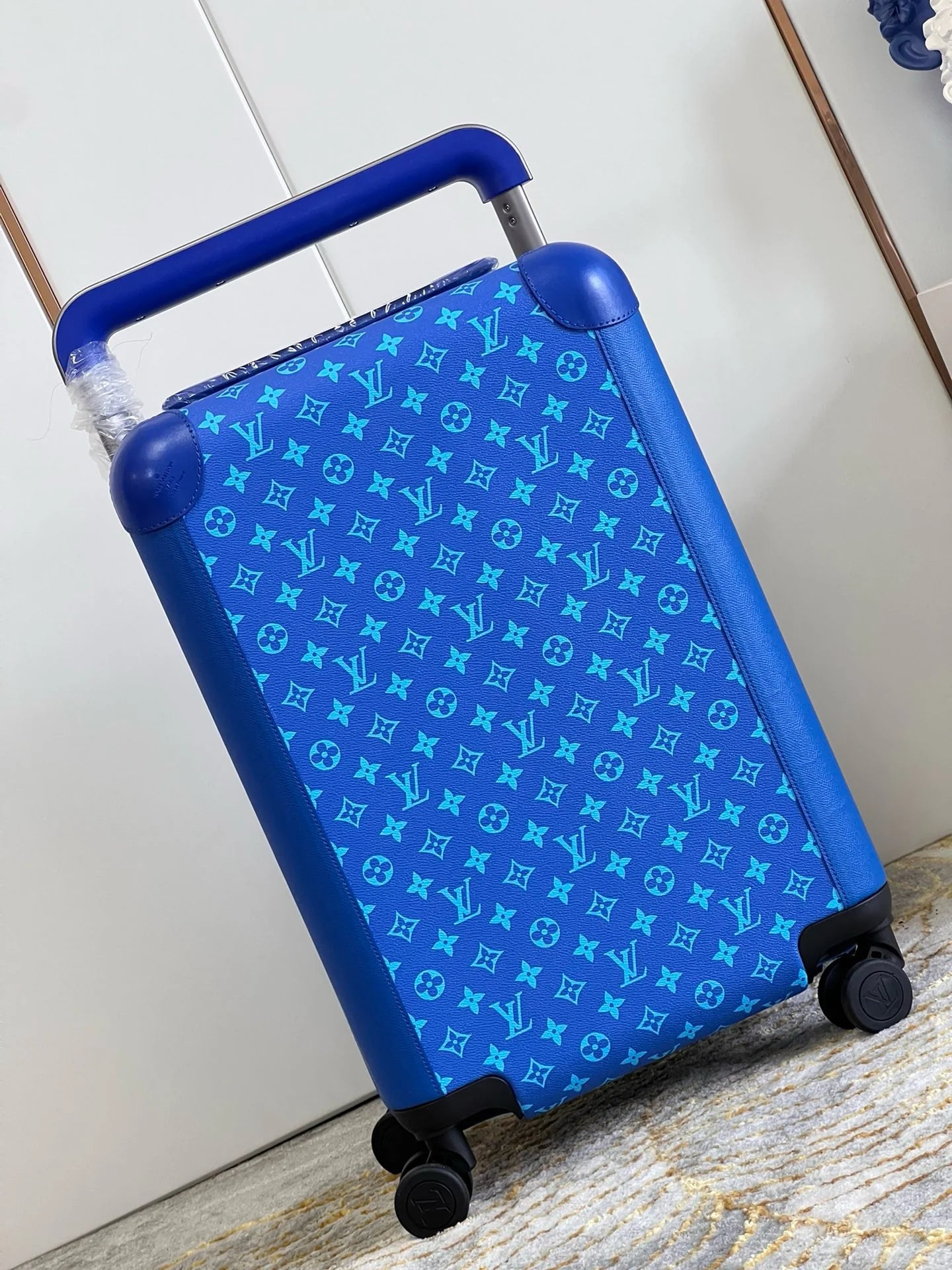 LV LUGGAGE