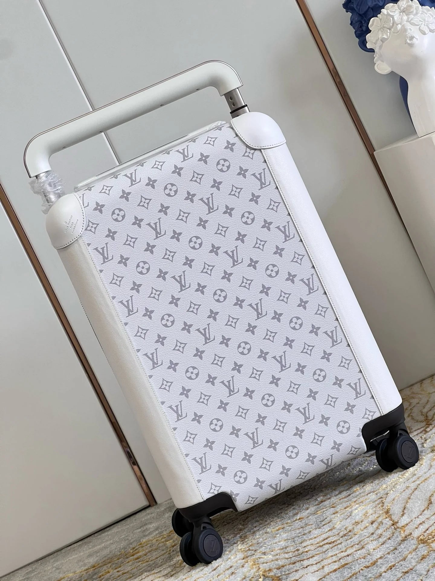LV LUGGAGE