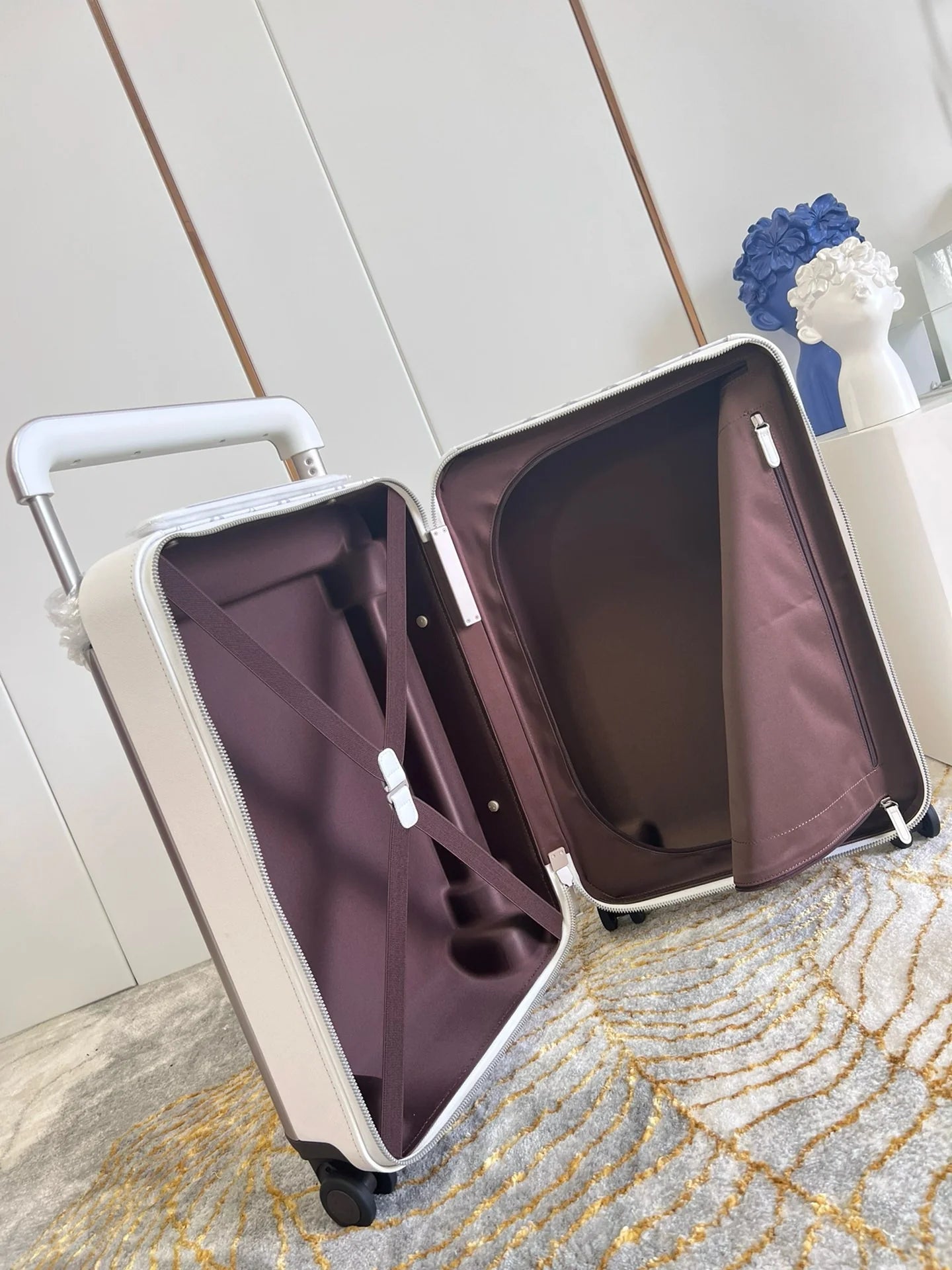 LV LUGGAGE