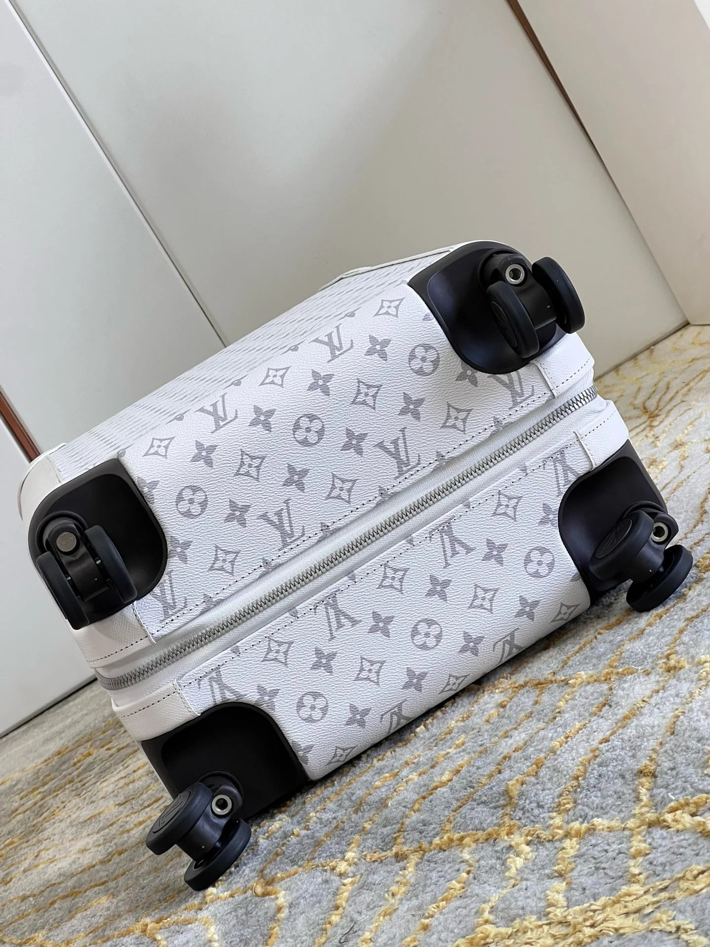 LV LUGGAGE