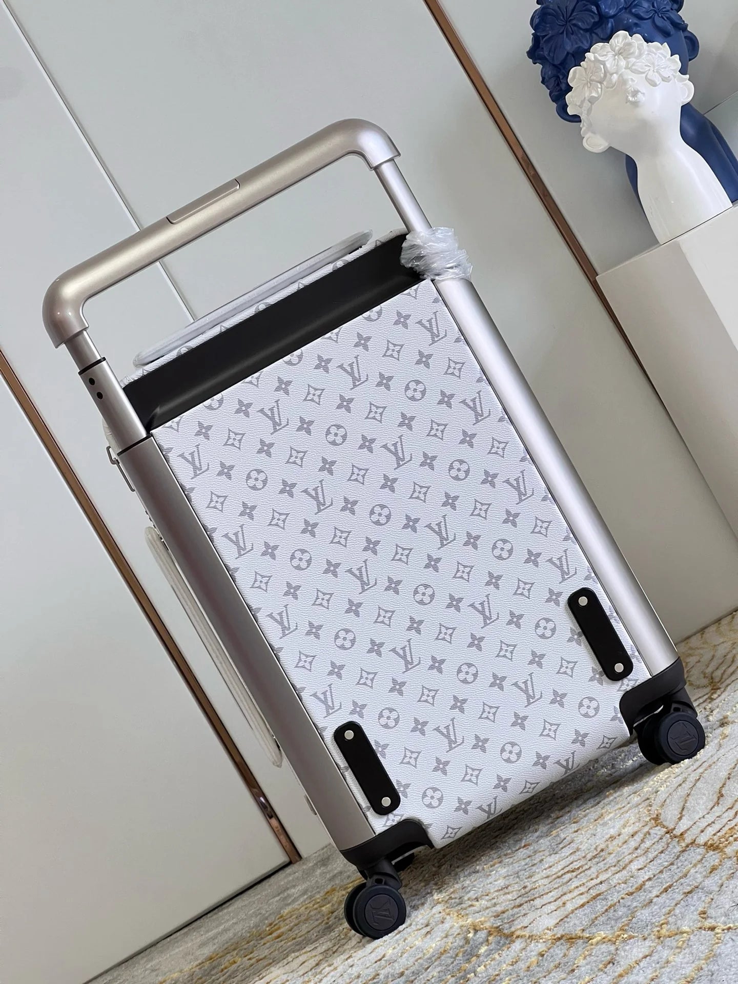 LV LUGGAGE