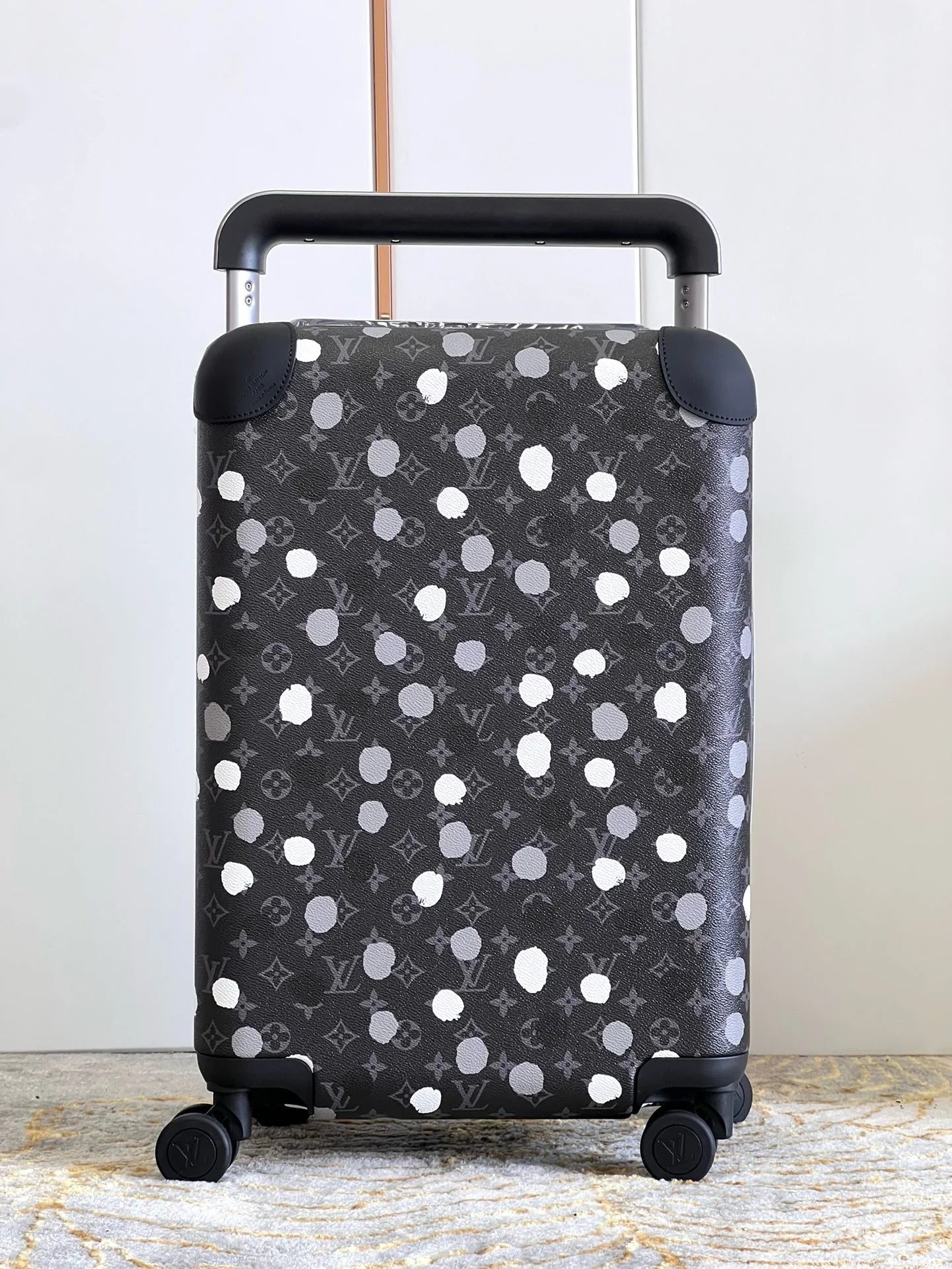 LV LUGGAGE
