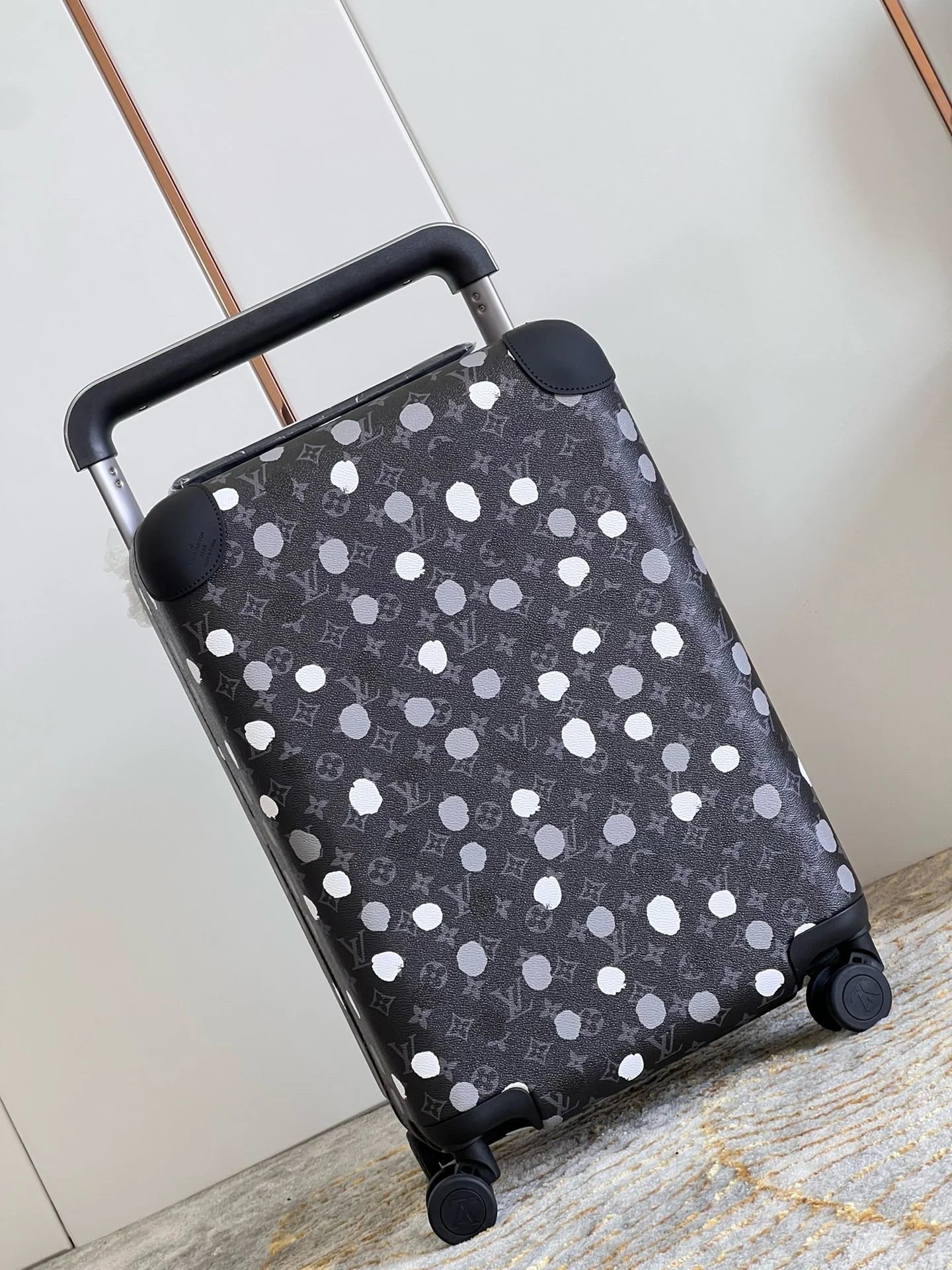 LV LUGGAGE