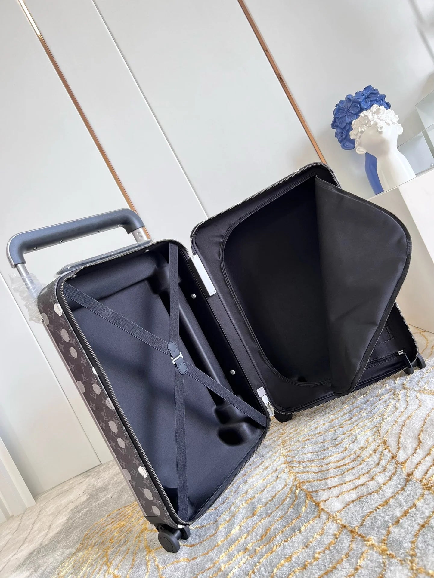 LV LUGGAGE