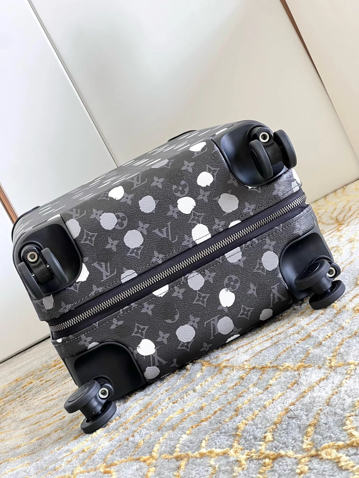 LV LUGGAGE