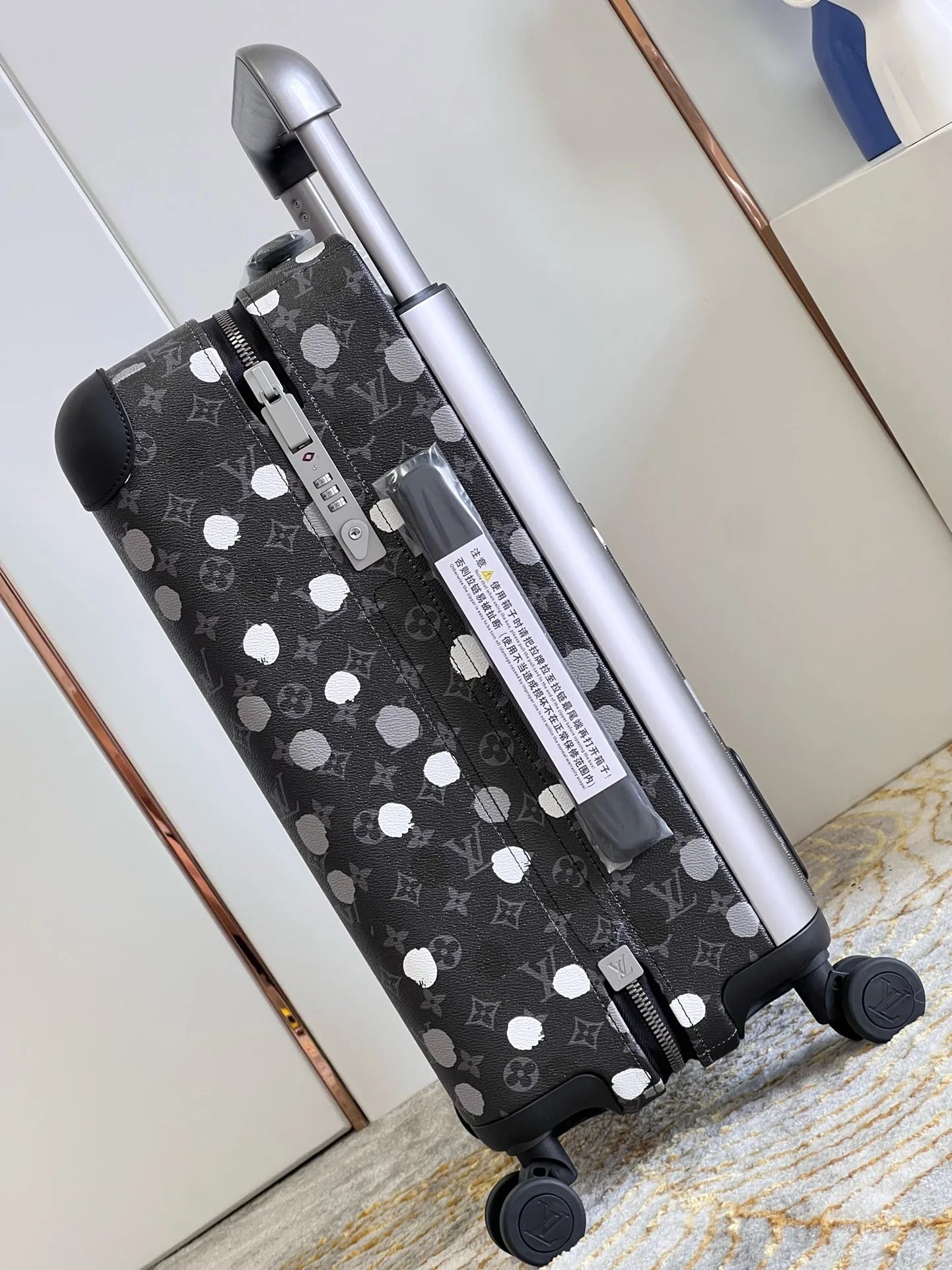 LV LUGGAGE