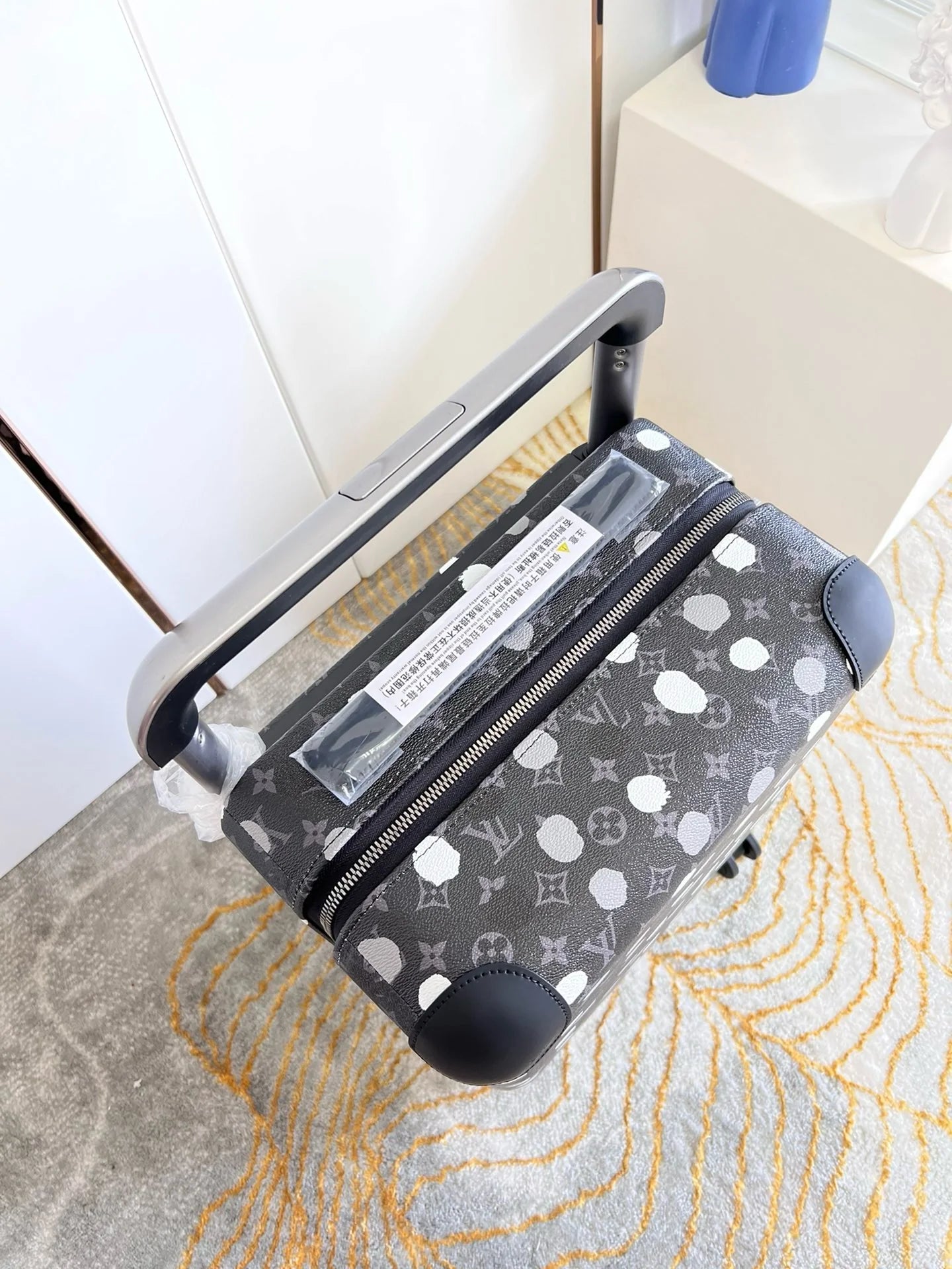 LV LUGGAGE