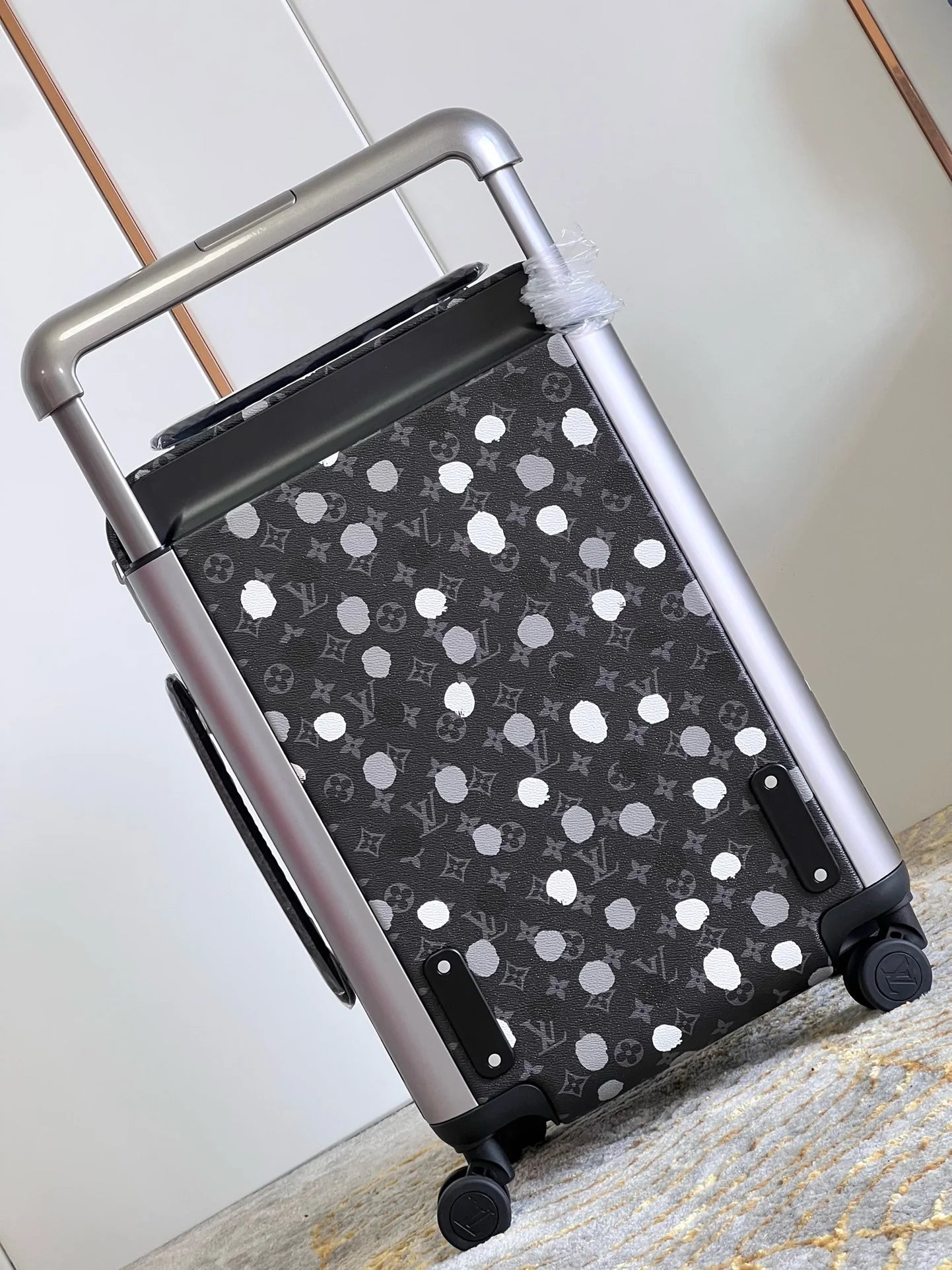 LV LUGGAGE