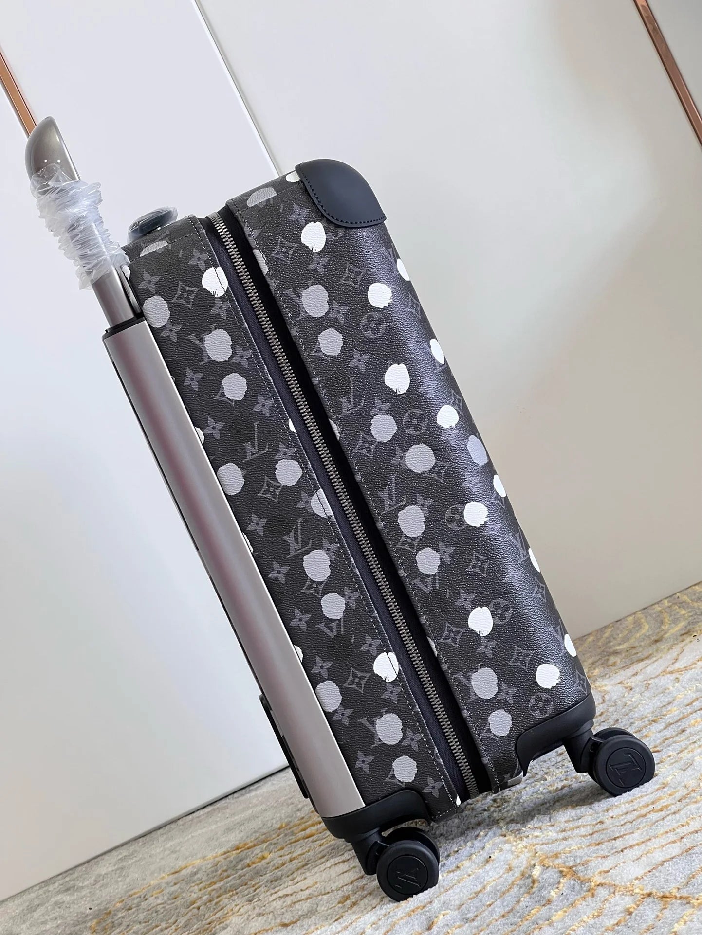 LV LUGGAGE