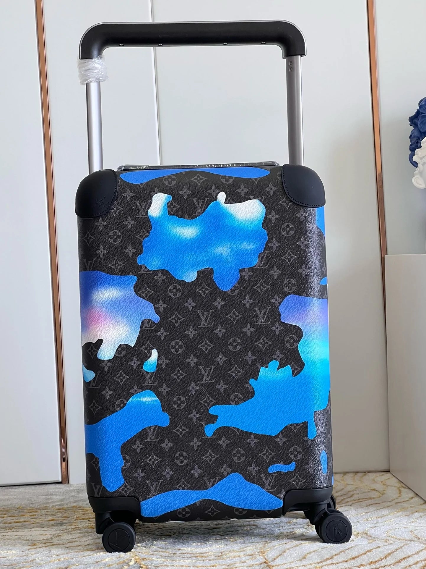 LV LUGGAGE