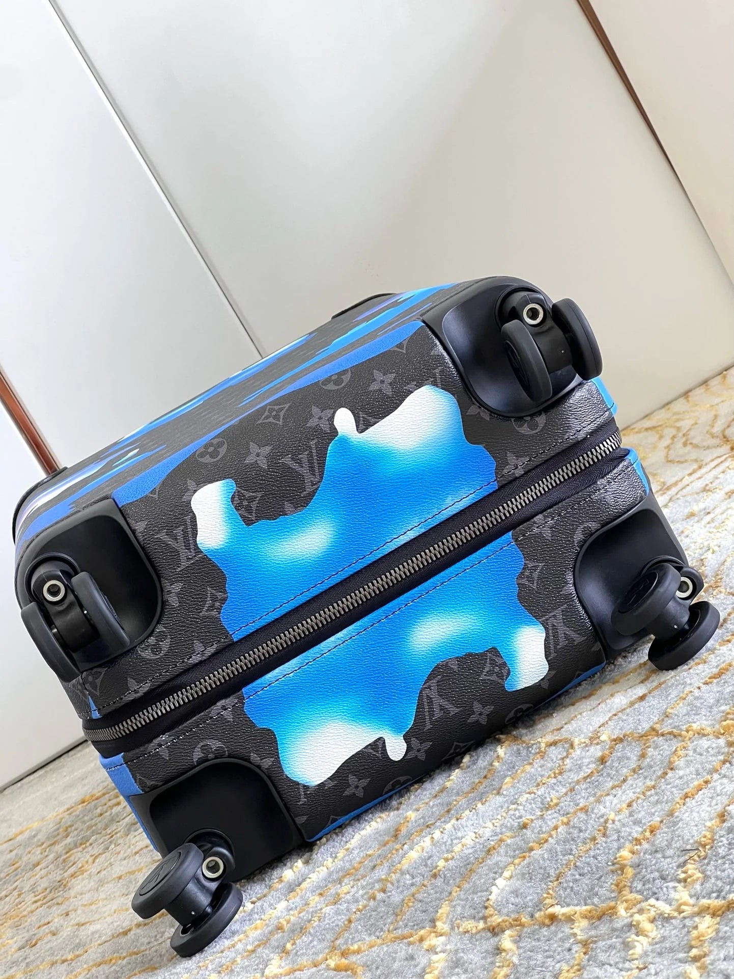 LV LUGGAGE