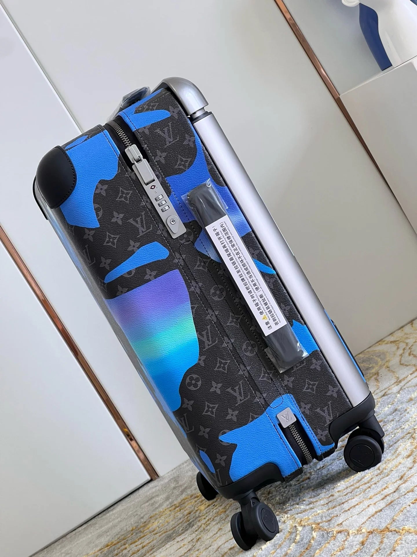 LV LUGGAGE